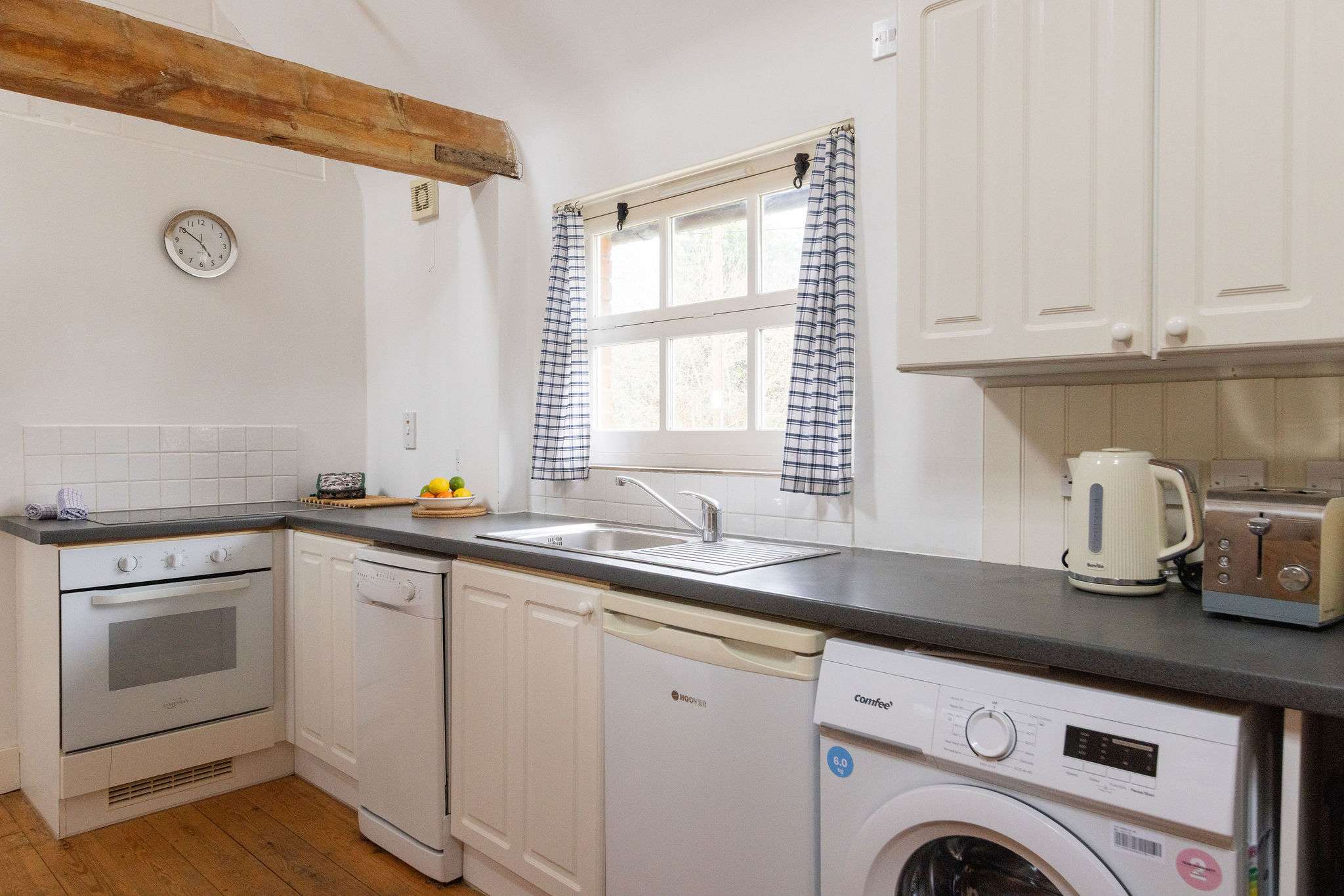 You'll find a kettle, toaster, oven and microwave, making cooking a breeze. Plus washing machine and dishwasher