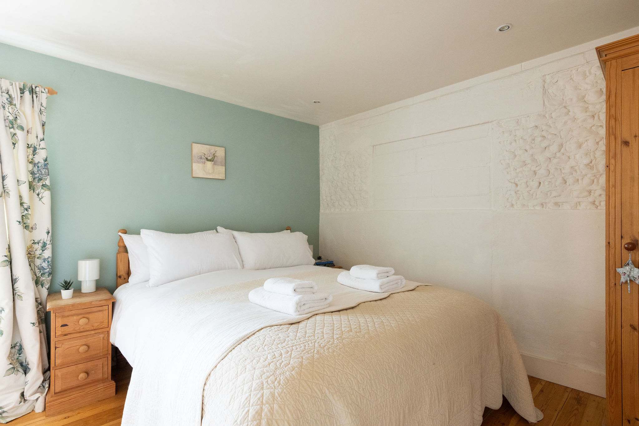 The downstairs superking is decorated in soft greens and creams creating a cosy cottage feel.