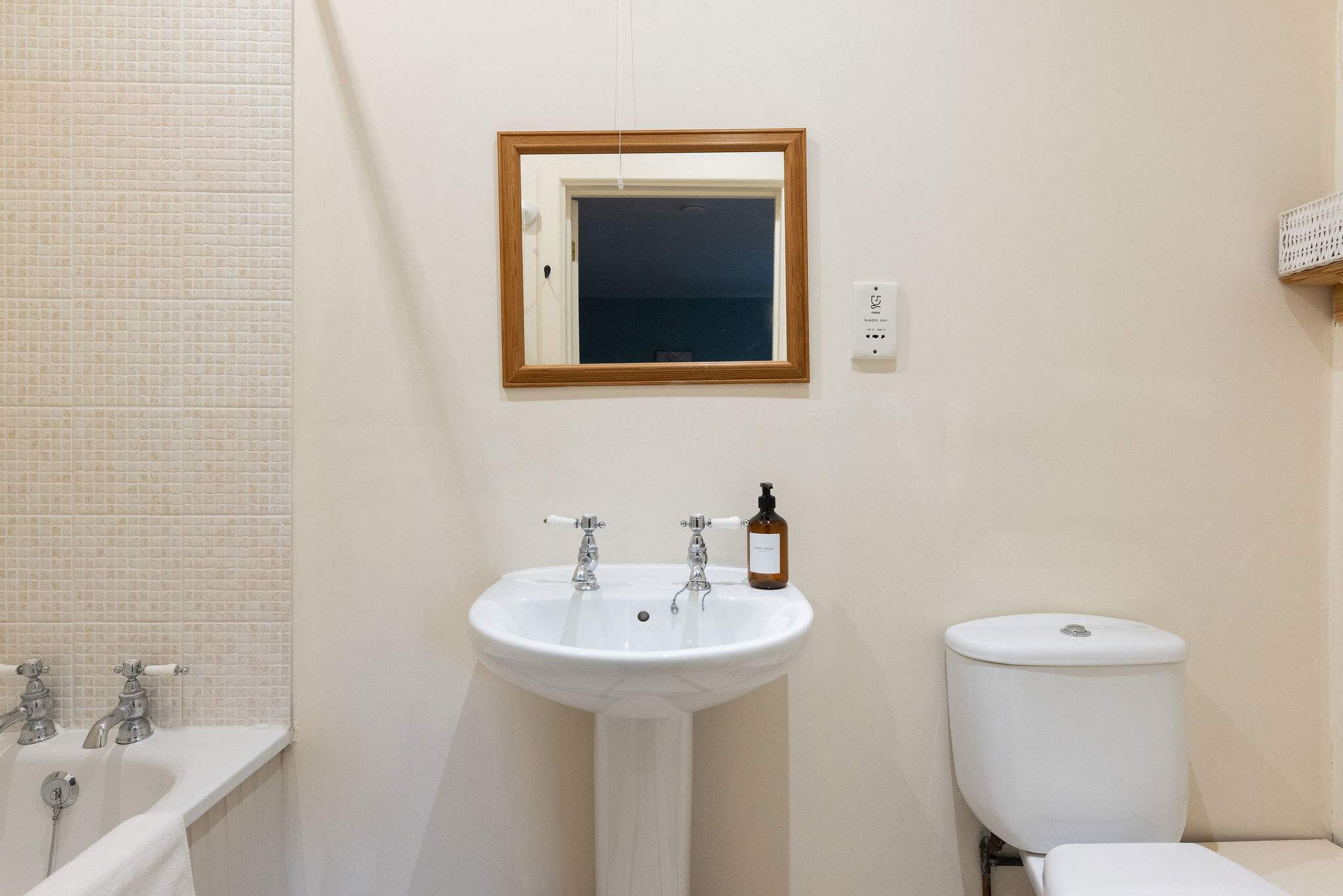 Ensuite to master king room.