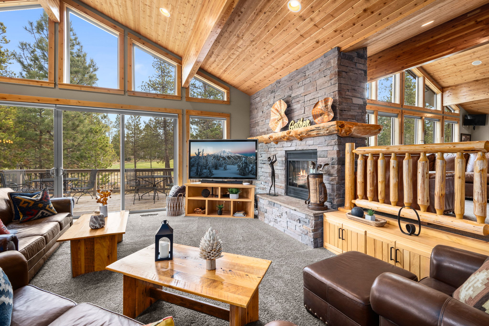 Large Sunriver Lodge  w/Game Room, Hot Tub, 7 Bed 7.5 Bath — Sunriver, OR — vacation rental