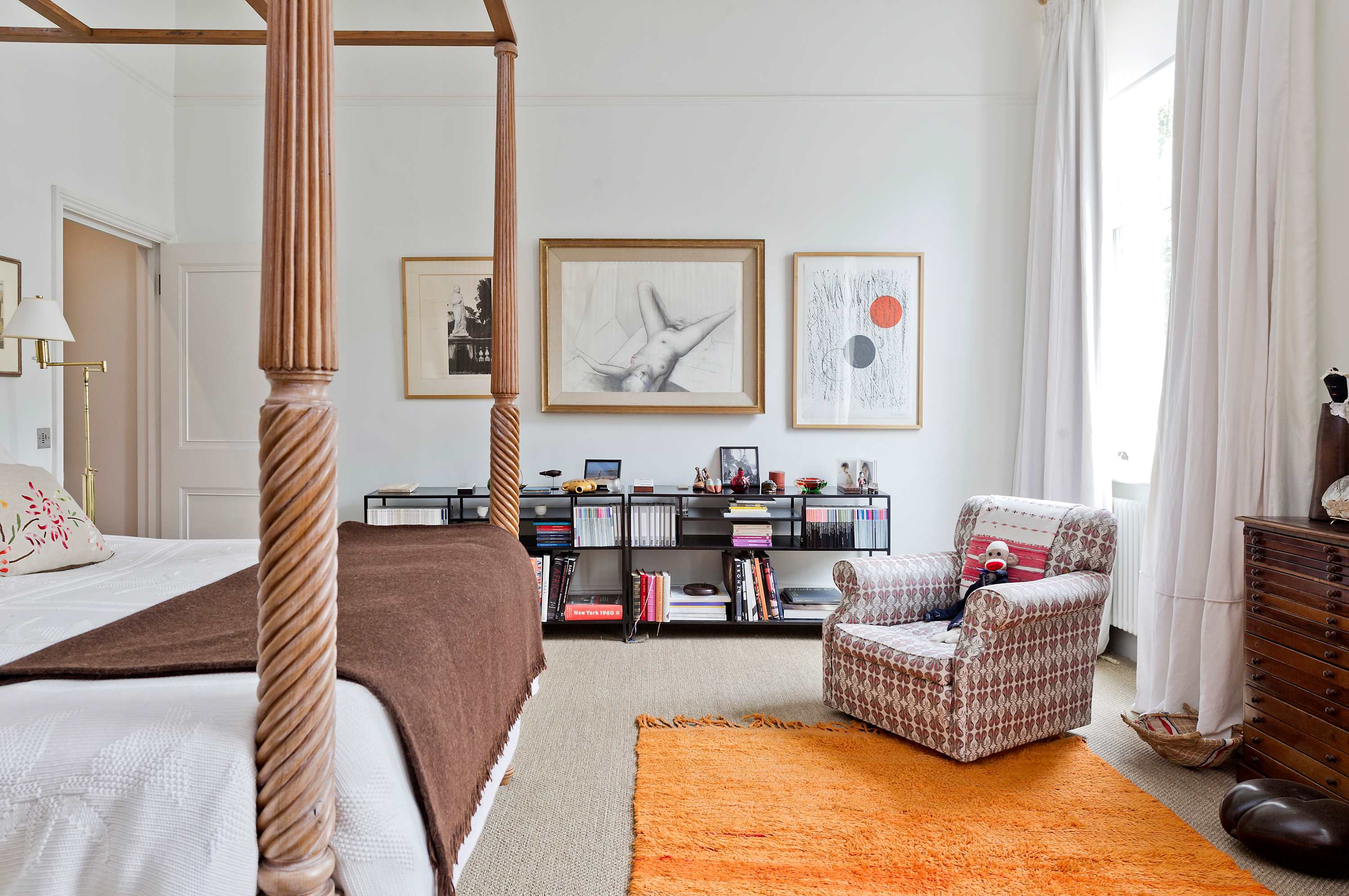 View Gorgeous & Grand 5 Bed House, Holland Park in Upper Addison Gardens 16 W14 8AP Gorgeous & Grand 5 Bed House, Holland Park in Upper Addison Gardens 16 W14 8AP - Property image 22 - VivreStays