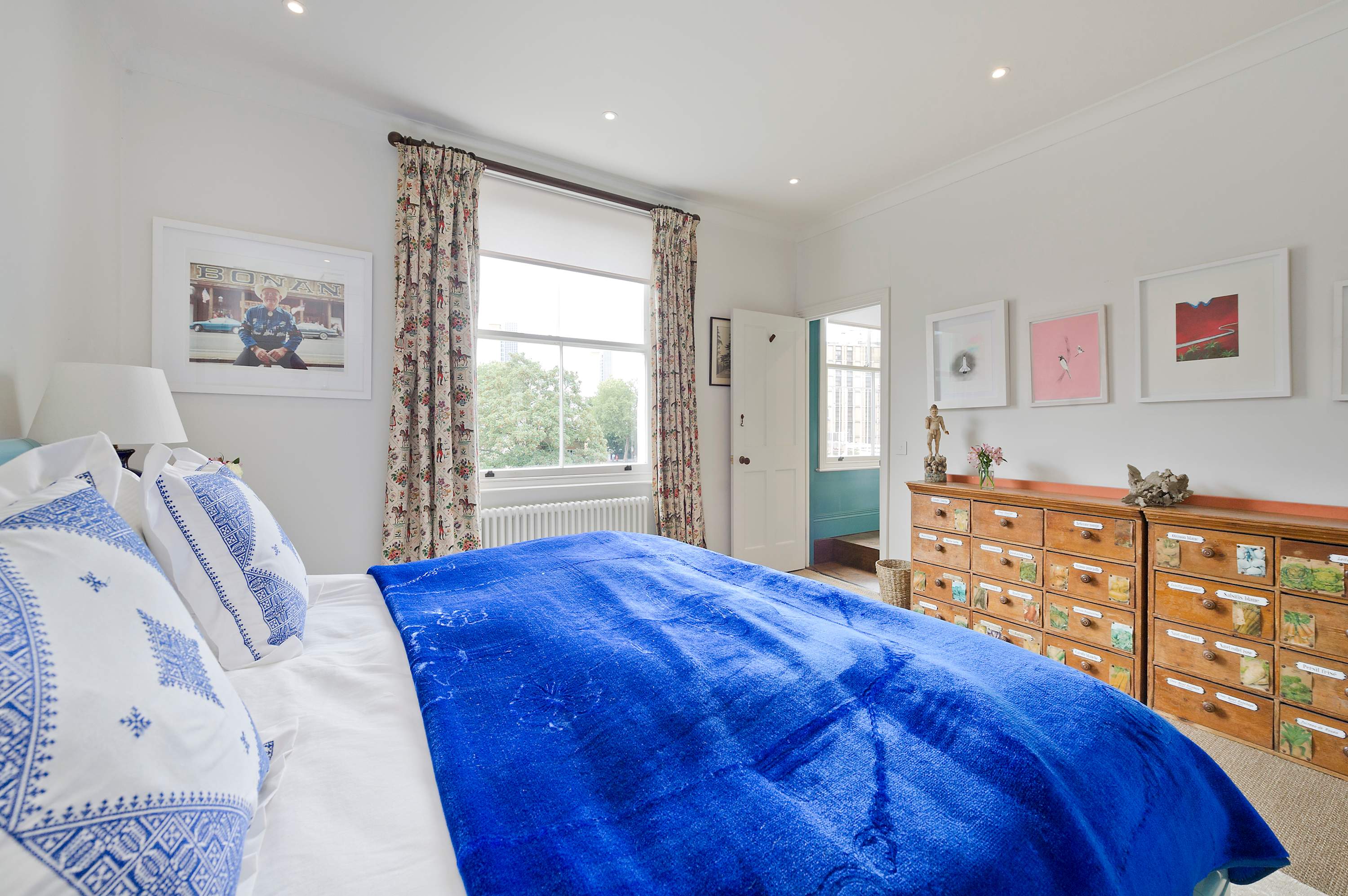 View Gorgeous & Grand 5 Bed House, Holland Park in Upper Addison Gardens 16 W14 8AP Gorgeous & Grand 5 Bed House, Holland Park in Upper Addison Gardens 16 W14 8AP - Property image 40 - VivreStays