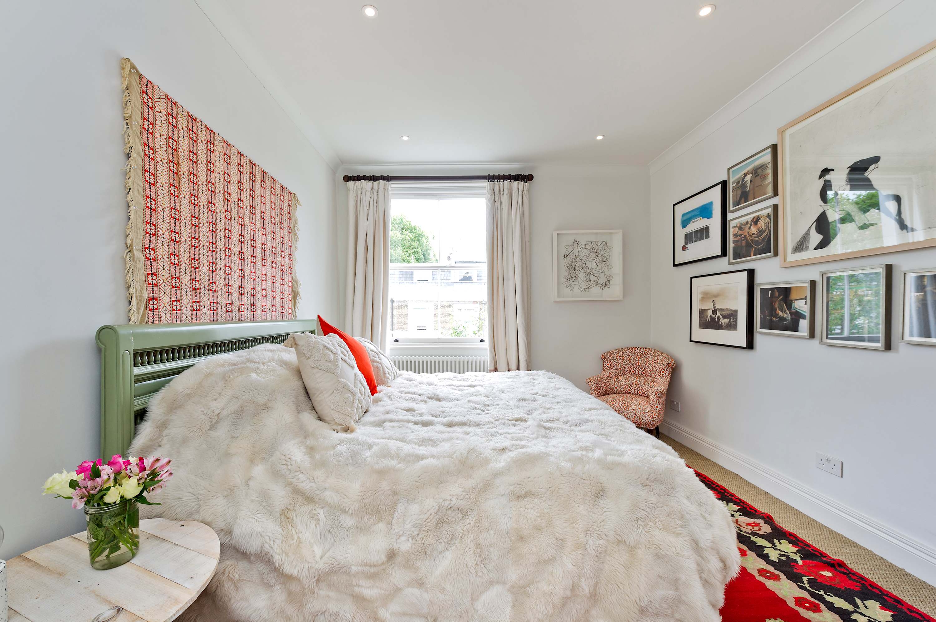 View Gorgeous & Grand 5 Bed House, Holland Park in Upper Addison Gardens 16 W14 8AP Gorgeous & Grand 5 Bed House, Holland Park in Upper Addison Gardens 16 W14 8AP - Property image 36 - VivreStays