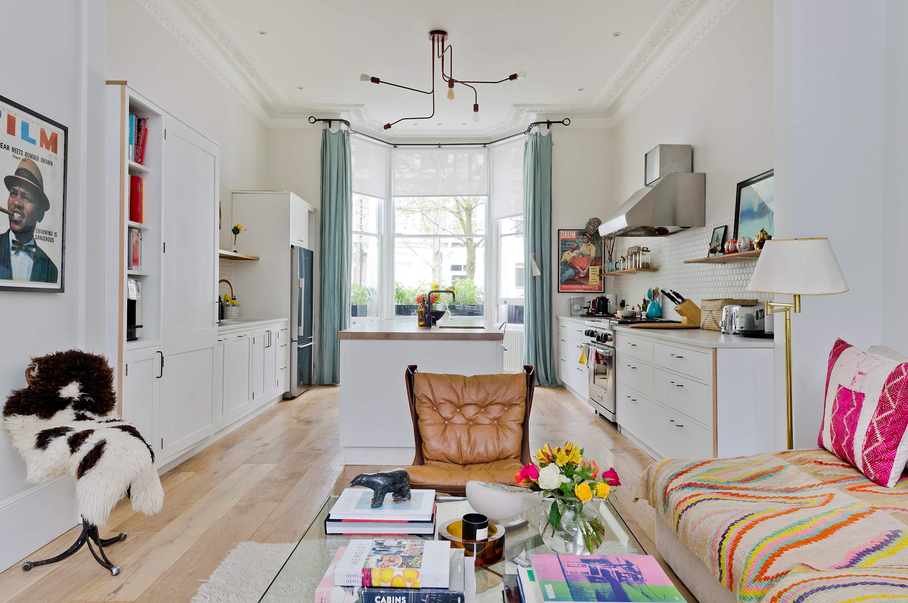 View Gorgeous & Grand 5 Bed House, Holland Park in Upper Addison Gardens 16 W14 8AP Gorgeous & Grand 5 Bed House, Holland Park in Upper Addison Gardens 16 W14 8AP - Property image 4 - VivreStays