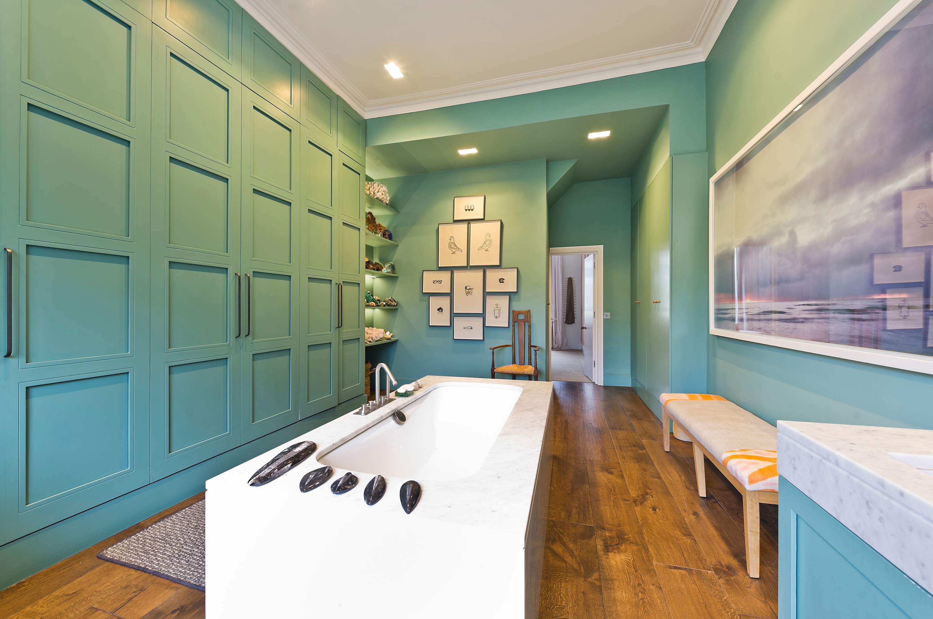 View Gorgeous & Grand 5 Bed House, Holland Park in Upper Addison Gardens 16 W14 8AP Gorgeous & Grand 5 Bed House, Holland Park in Upper Addison Gardens 16 W14 8AP - Property image 27 - VivreStays