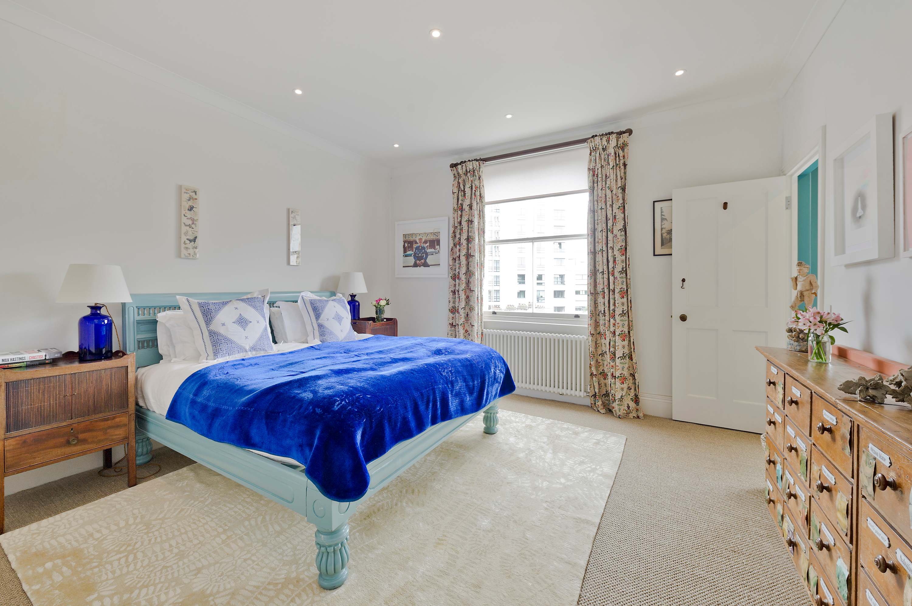 View Gorgeous & Grand 5 Bed House, Holland Park in Upper Addison Gardens 16 W14 8AP Gorgeous & Grand 5 Bed House, Holland Park in Upper Addison Gardens 16 W14 8AP - Property image 39 - VivreStays