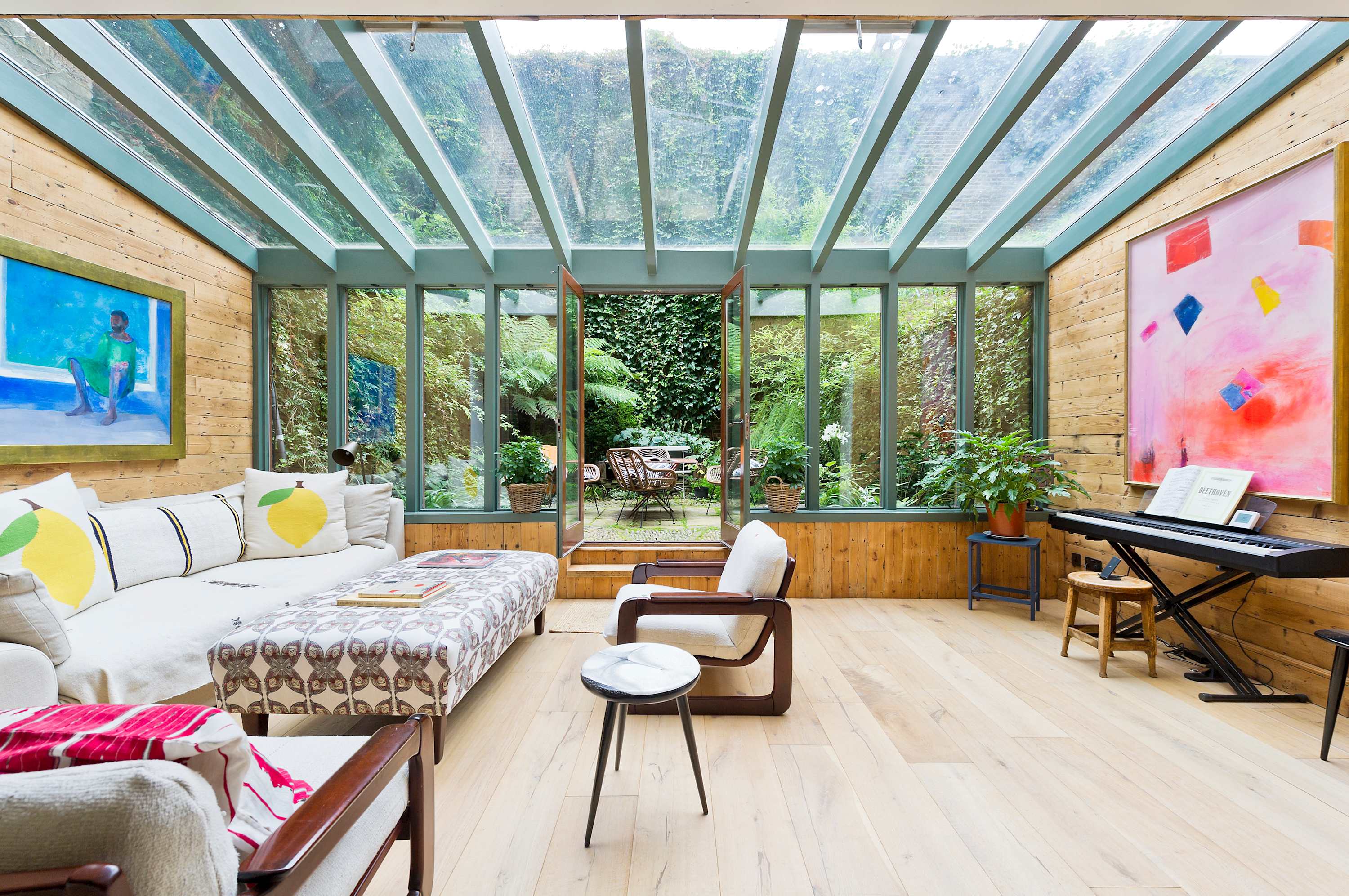 View Gorgeous & Grand 5 Bed House, Holland Park in Upper Addison Gardens 16 W14 8AP Gorgeous & Grand 5 Bed House, Holland Park in Upper Addison Gardens 16 W14 8AP - Property image 16 - VivreStays