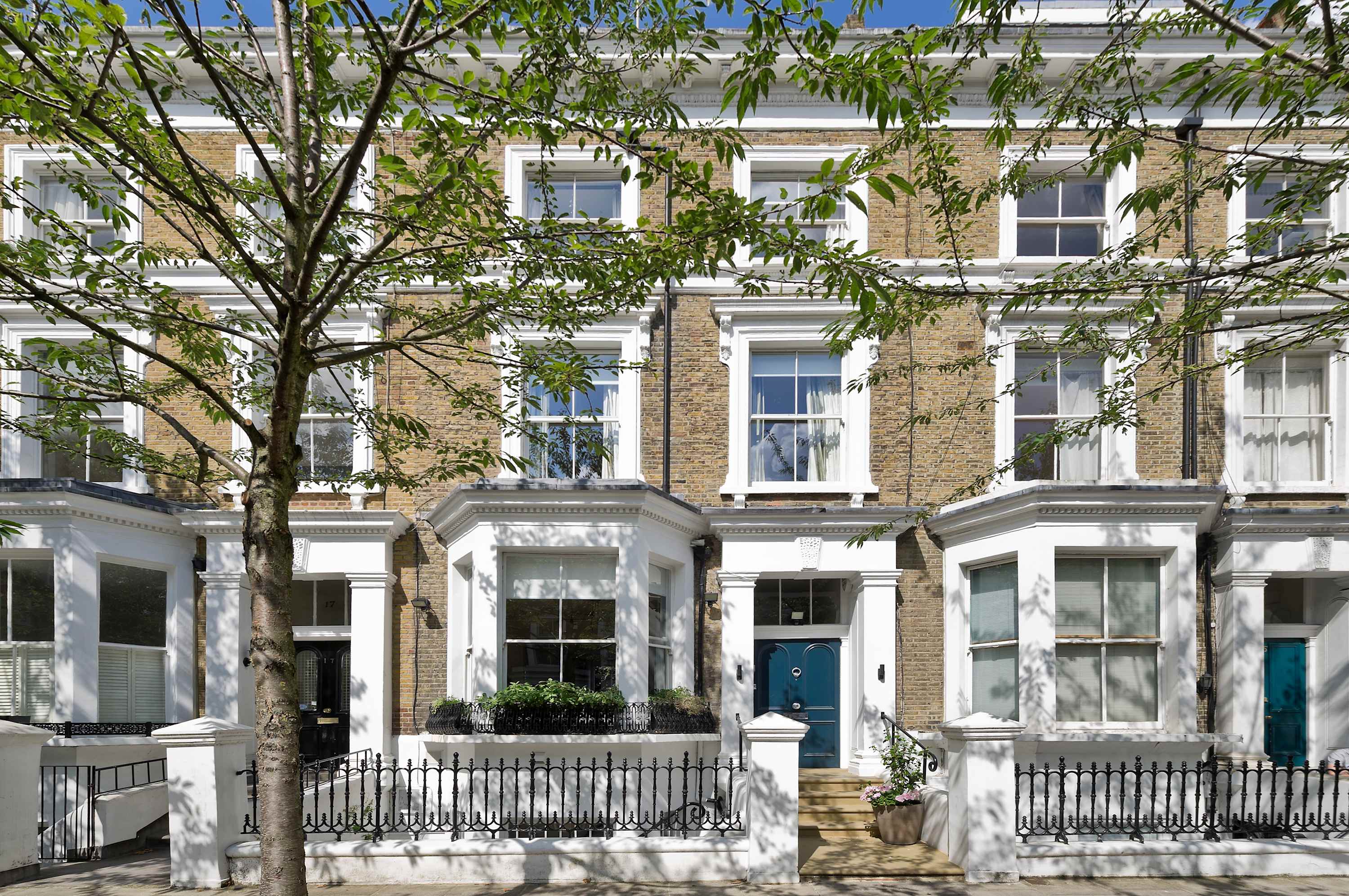 View Gorgeous & Grand 5 Bed House, Holland Park in Upper Addison Gardens 16 W14 8AP Gorgeous & Grand 5 Bed House, Holland Park in Upper Addison Gardens 16 W14 8AP - Property image 58 - VivreStays