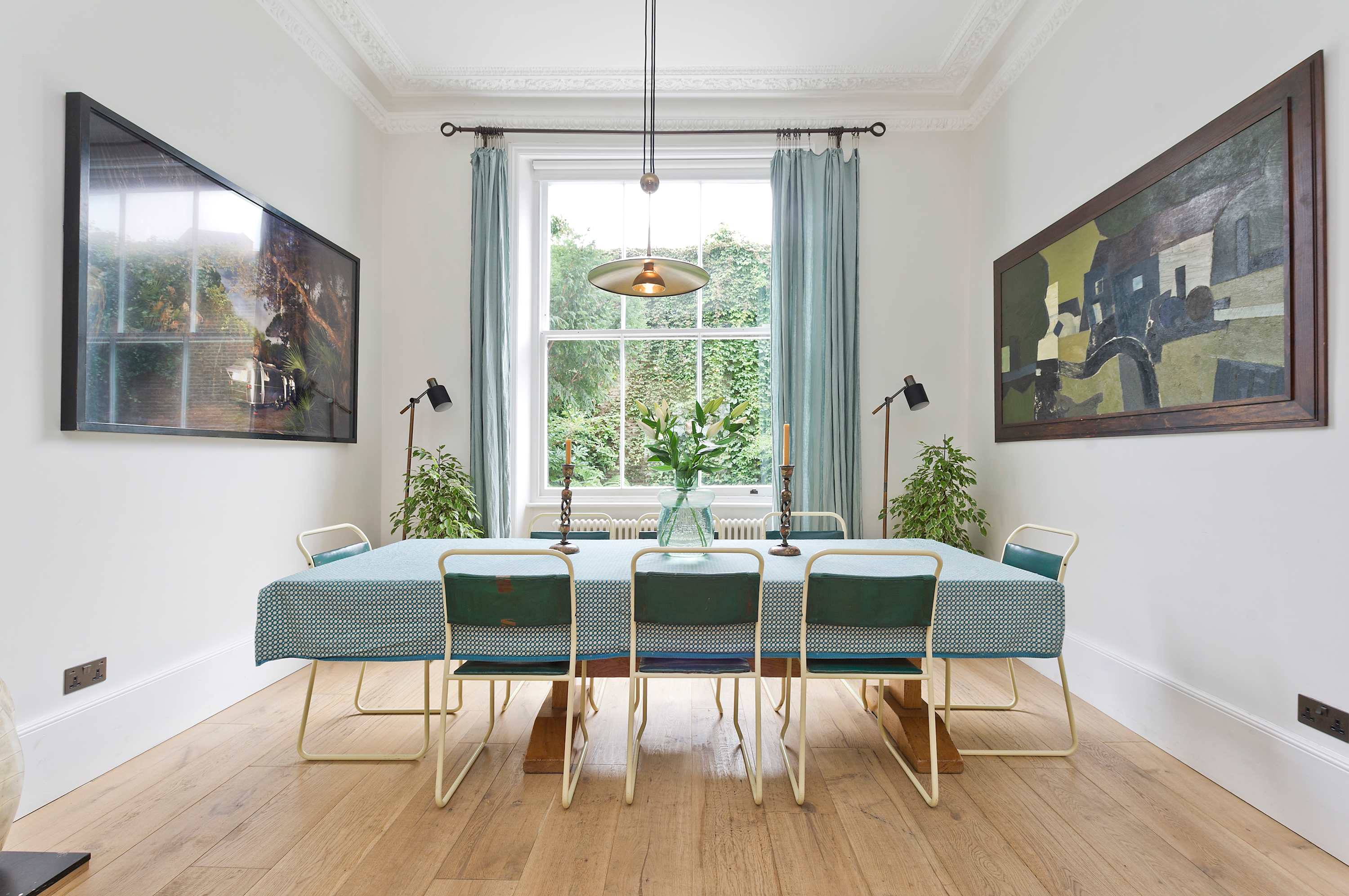 View Gorgeous & Grand 5 Bed House, Holland Park in Upper Addison Gardens 16 W14 8AP Gorgeous & Grand 5 Bed House, Holland Park in Upper Addison Gardens 16 W14 8AP - Property image 5 - VivreStays