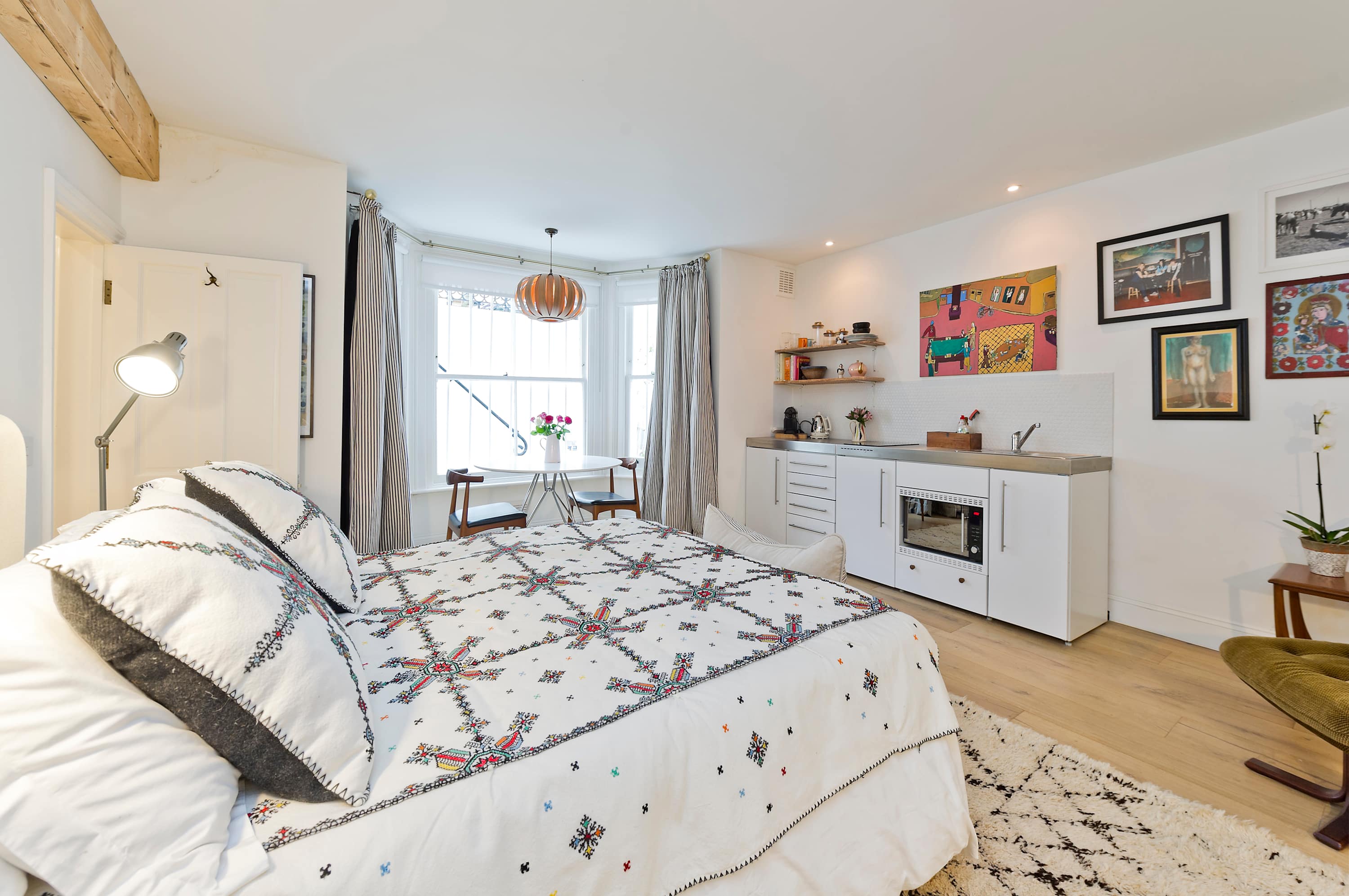 View Gorgeous & Grand 5 Bed House, Holland Park in Upper Addison Gardens 16 W14 8AP Gorgeous & Grand 5 Bed House, Holland Park in Upper Addison Gardens 16 W14 8AP - Property image 31 - VivreStays