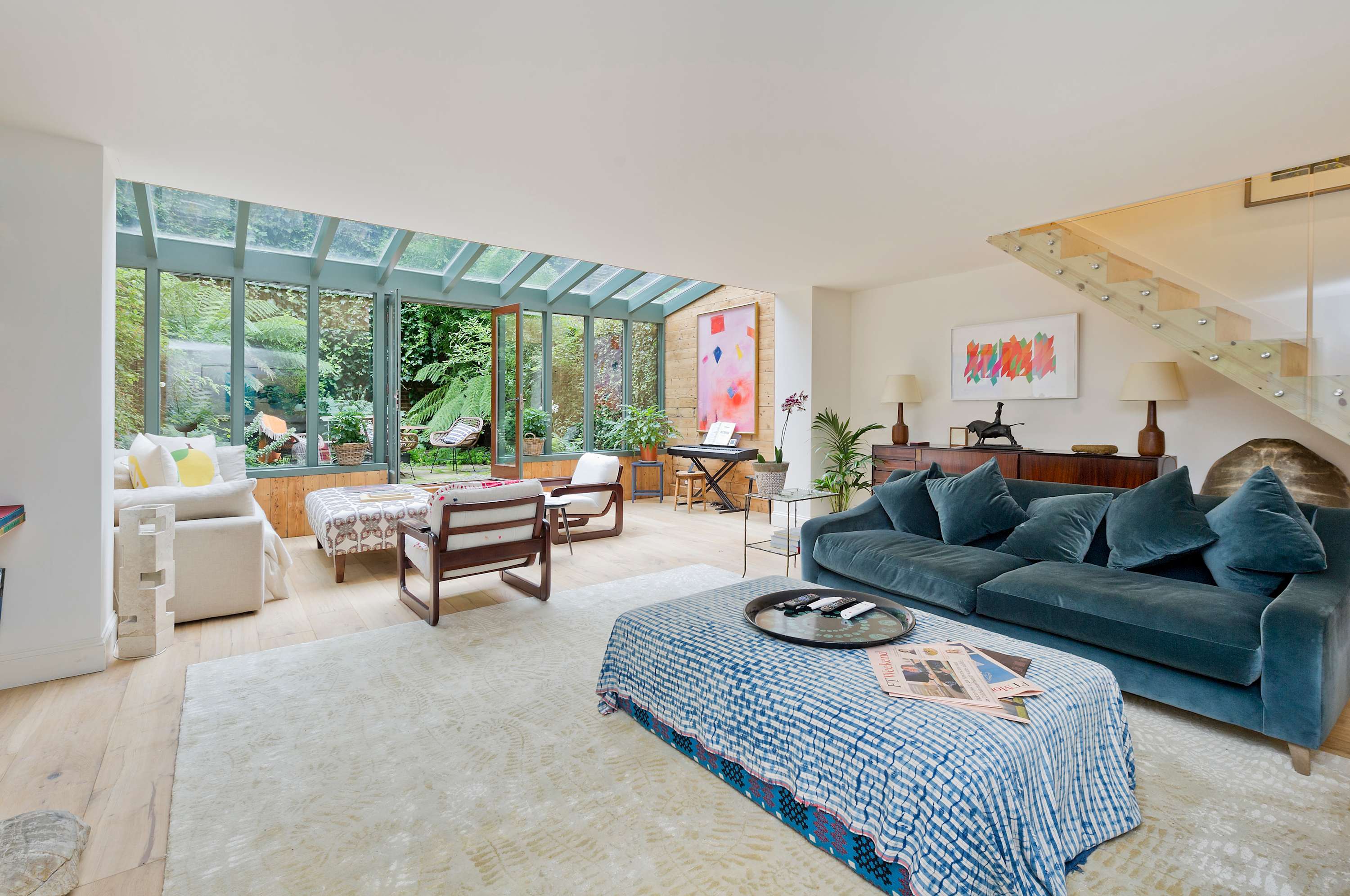 View Gorgeous & Grand 5 Bed House, Holland Park in Upper Addison Gardens 16 W14 8AP Gorgeous & Grand 5 Bed House, Holland Park in Upper Addison Gardens 16 W14 8AP - Property image 13 - VivreStays