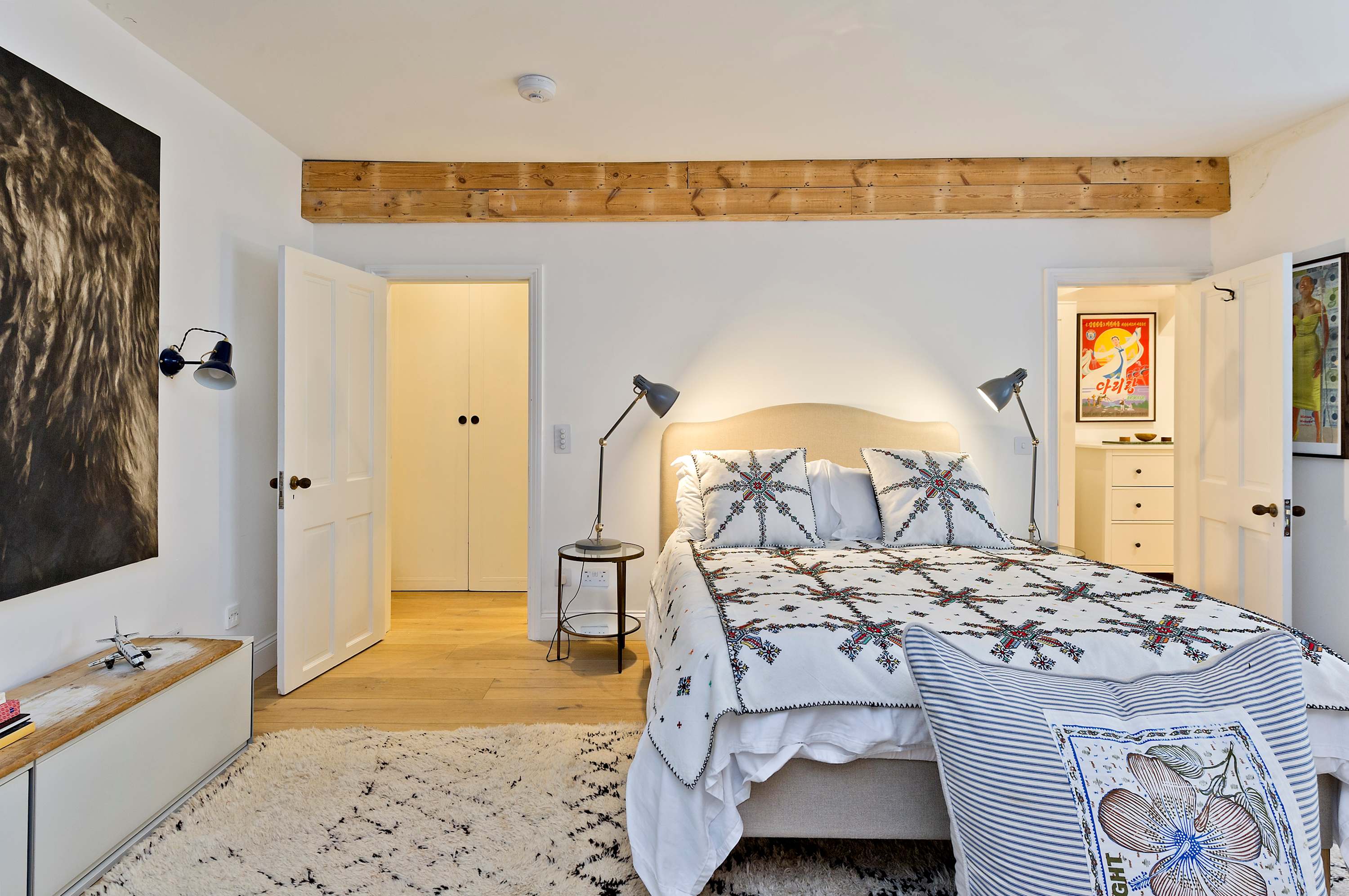 View Gorgeous & Grand 5 Bed House, Holland Park in Upper Addison Gardens 16 W14 8AP Gorgeous & Grand 5 Bed House, Holland Park in Upper Addison Gardens 16 W14 8AP - Property image 30 - VivreStays