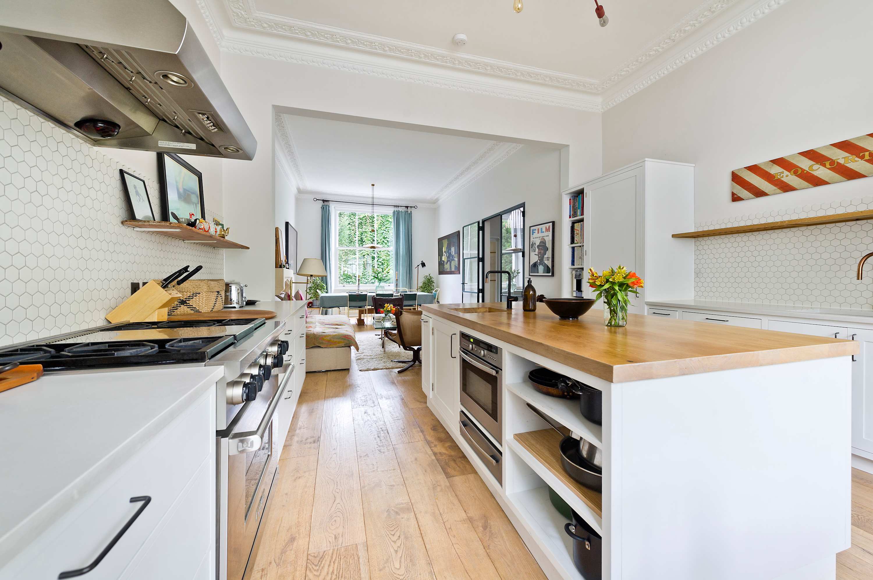 View Gorgeous & Grand 5 Bed House, Holland Park in Upper Addison Gardens 16 W14 8AP Gorgeous & Grand 5 Bed House, Holland Park in Upper Addison Gardens 16 W14 8AP - Property image 3 - VivreStays