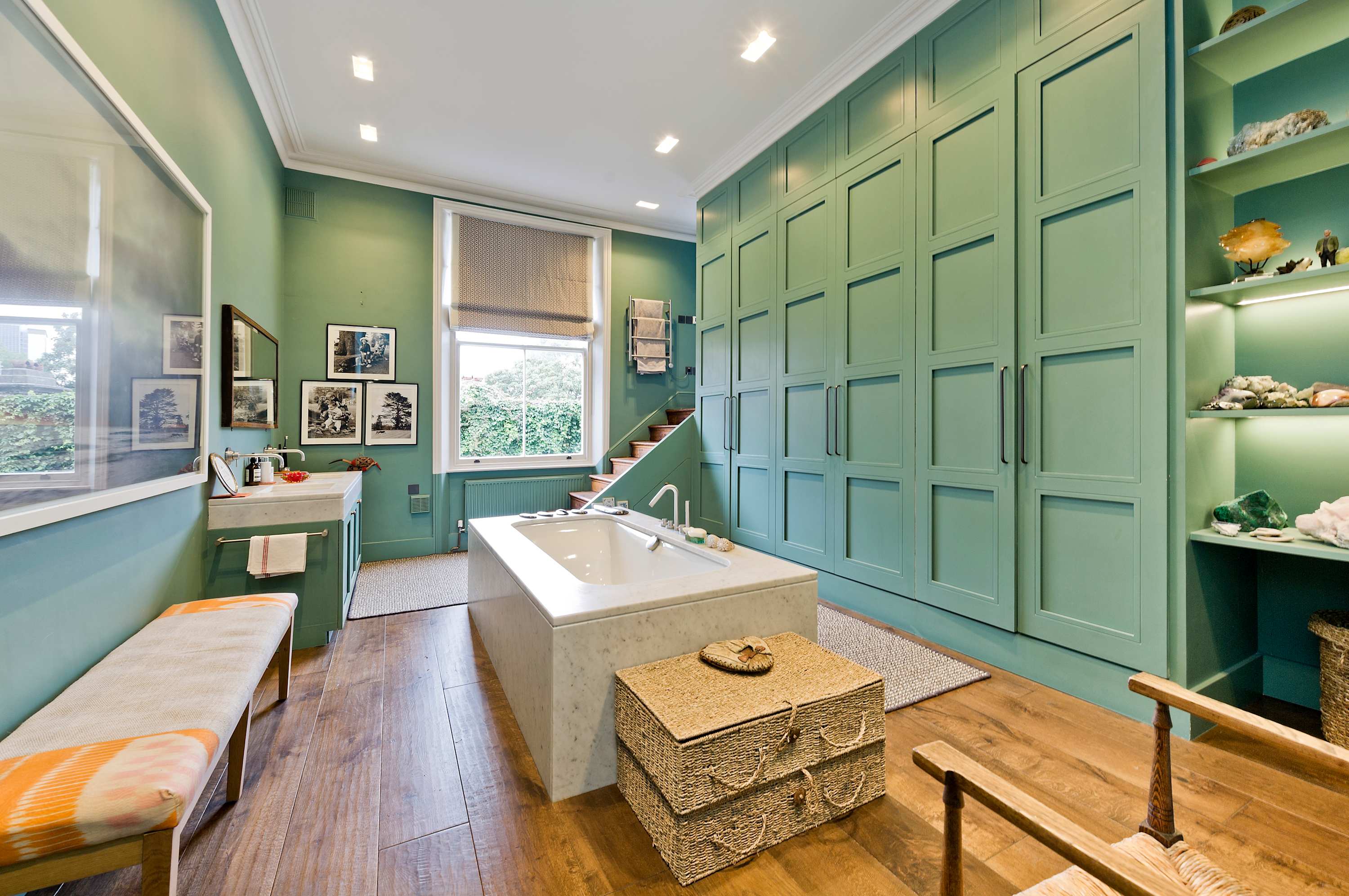 View Gorgeous & Grand 5 Bed House, Holland Park in Upper Addison Gardens 16 W14 8AP Gorgeous & Grand 5 Bed House, Holland Park in Upper Addison Gardens 16 W14 8AP - Property image 25 - VivreStays