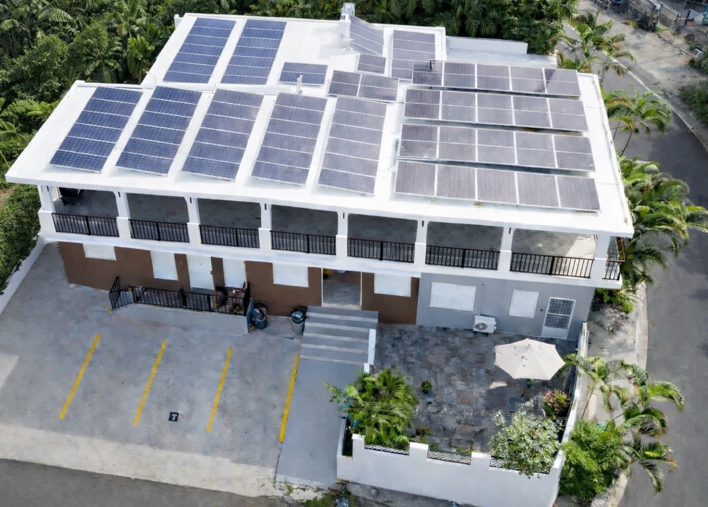 8-min ride to Culebra Ferry | Sustainable  | Free Parking