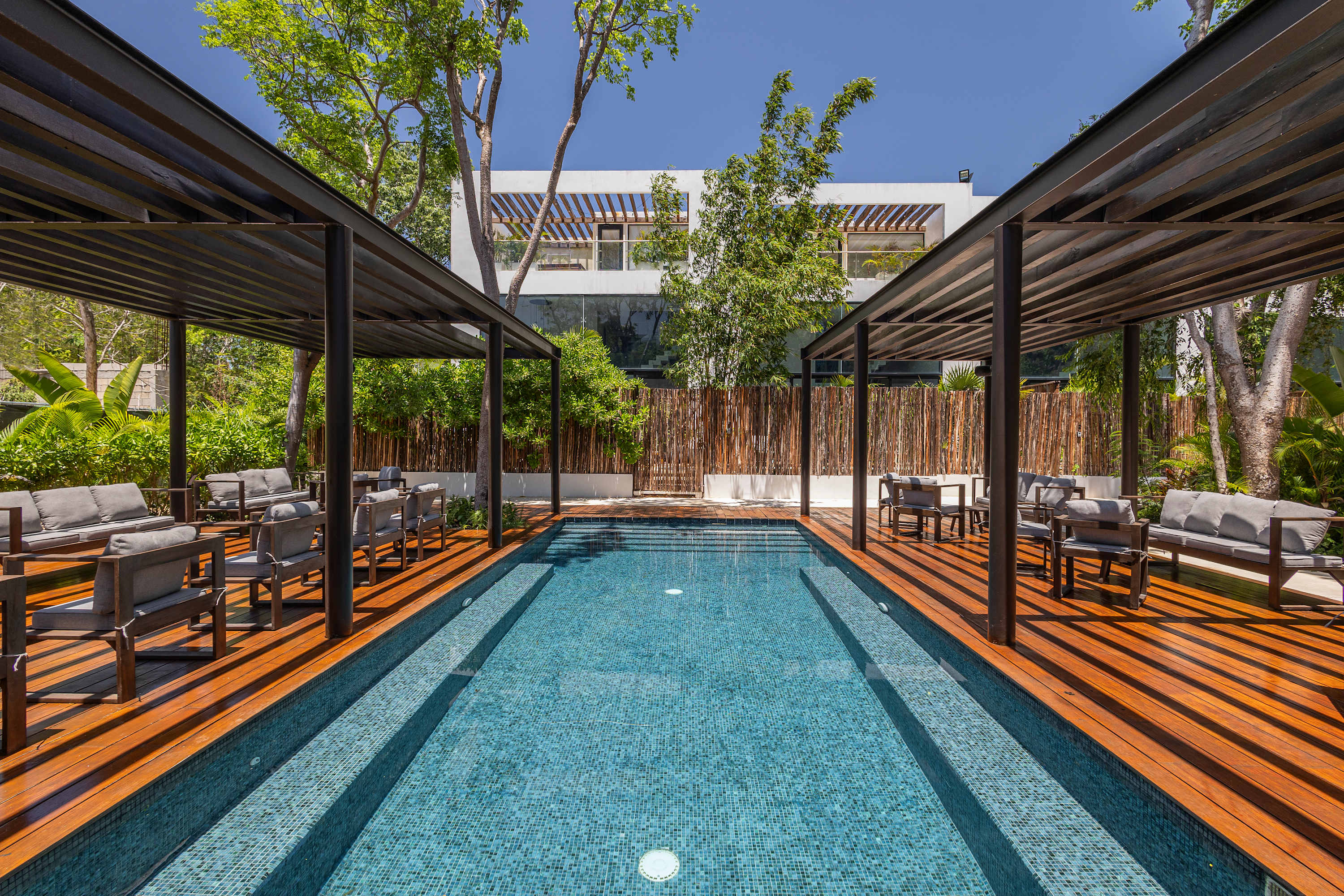 
Spacious communal pool #1 and shared outdoor area, enjoyed by guests from the beautiful Karanda complex