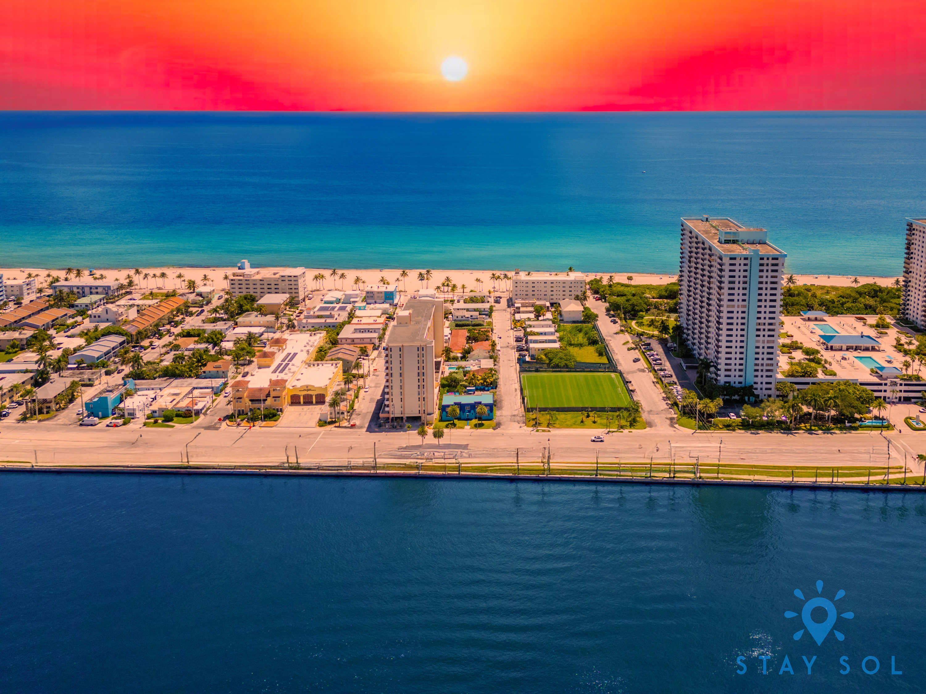 2BR apt + Bayview + Pool + Step To Beach