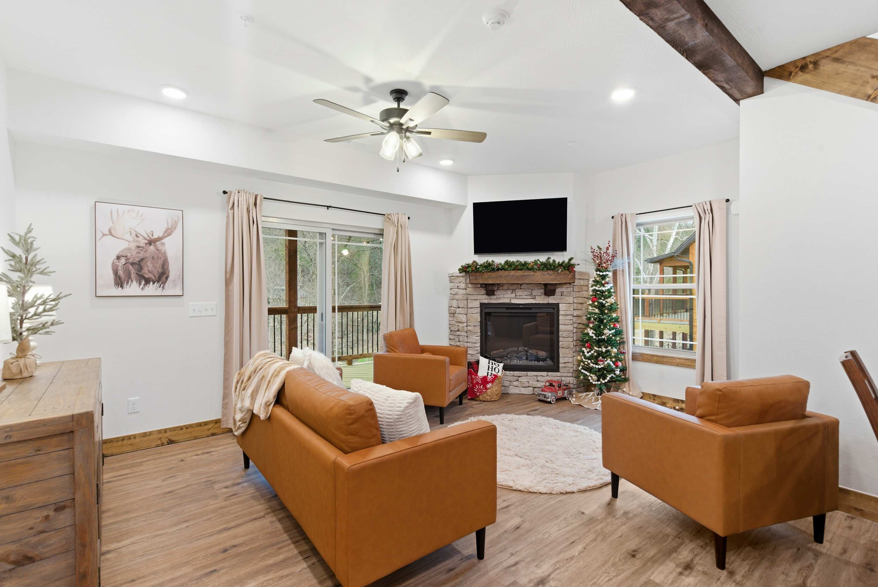 Cozy Creekside Stay for 8