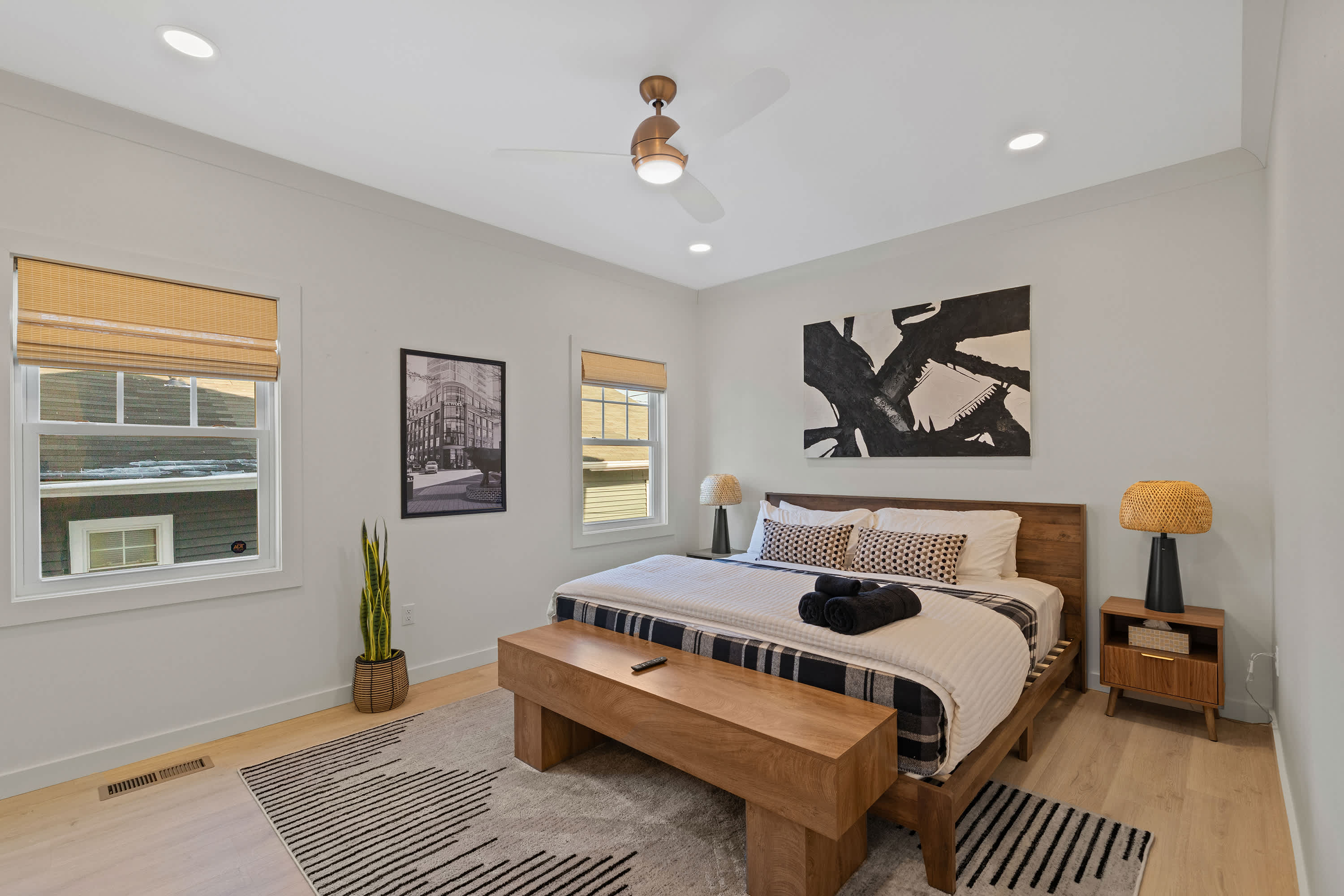 King Bed | EV Charger | 12 Guests | Modern