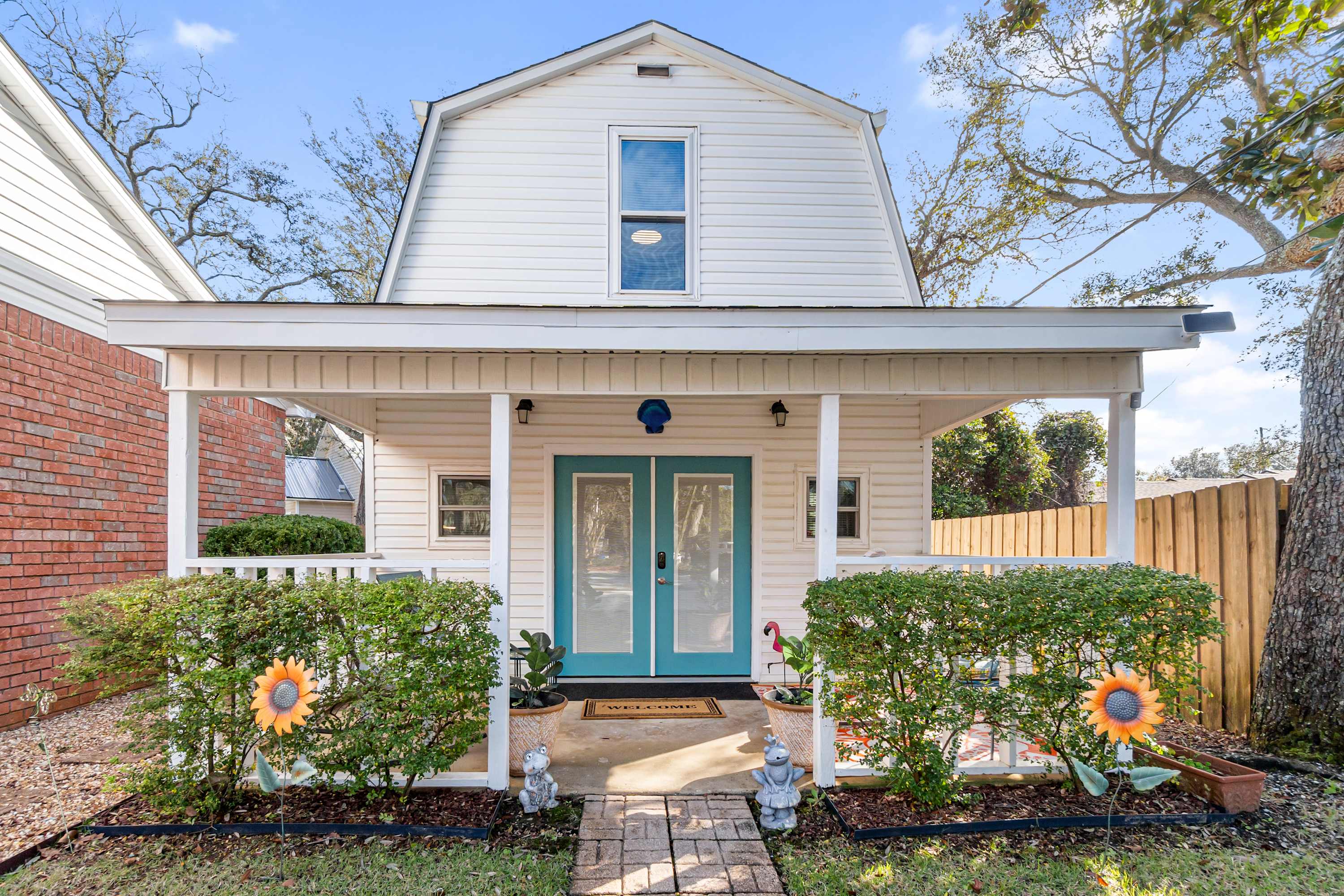 Beach Barn | 5min to Pcola Beach • Full Kitchen — Gulf Breeze, FL — vacation rental