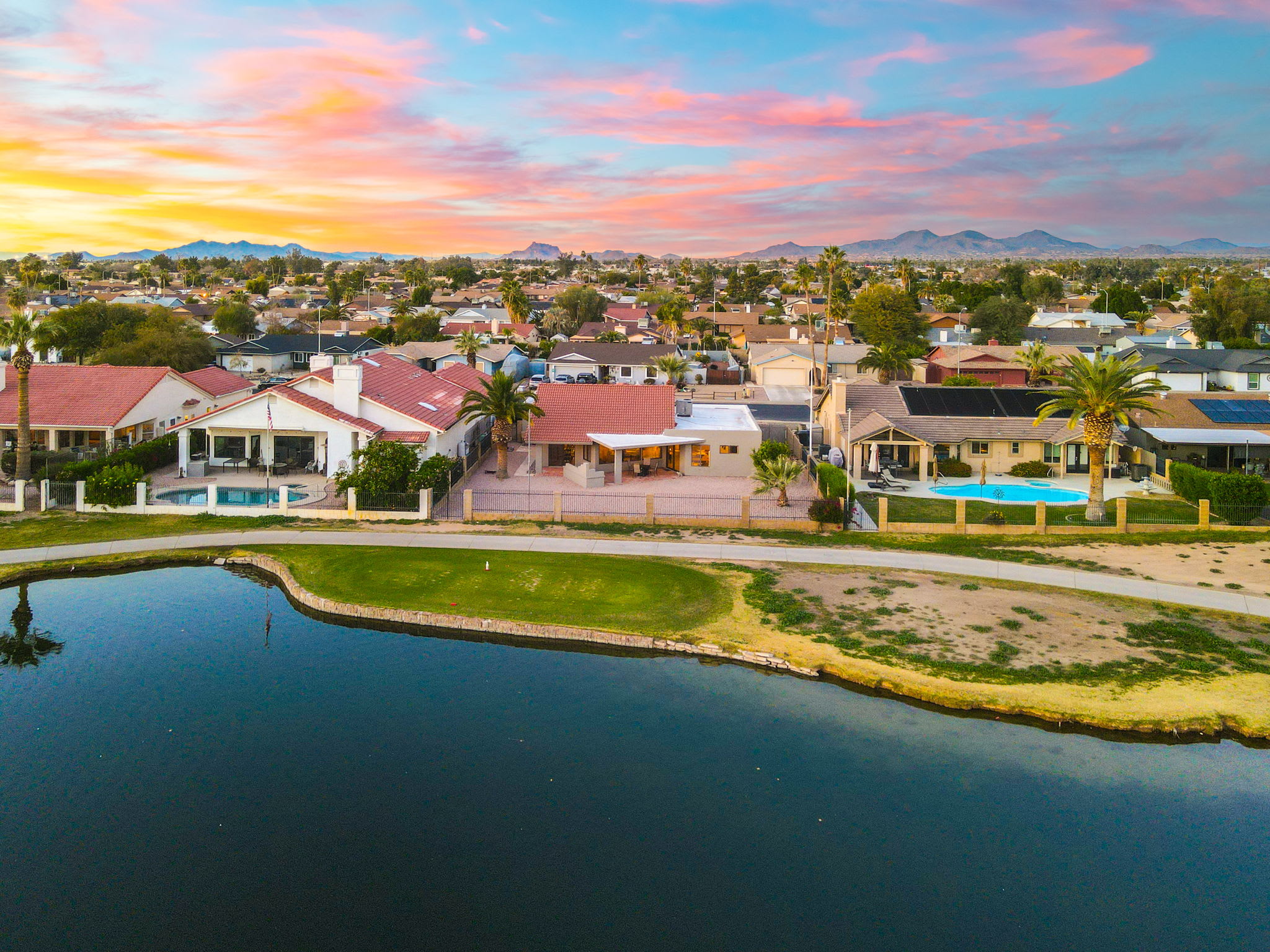 Cozy 2BR Home, Fire Pit, Grill, Golf Course Views 5