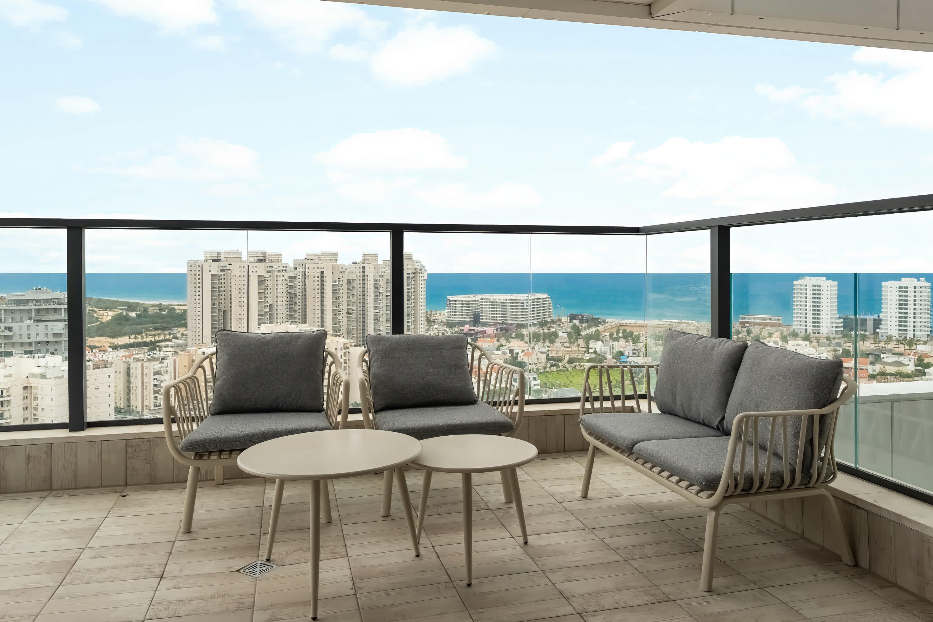 Luxury 4BR | Panoramic Sea-View Balcony | Mamad
