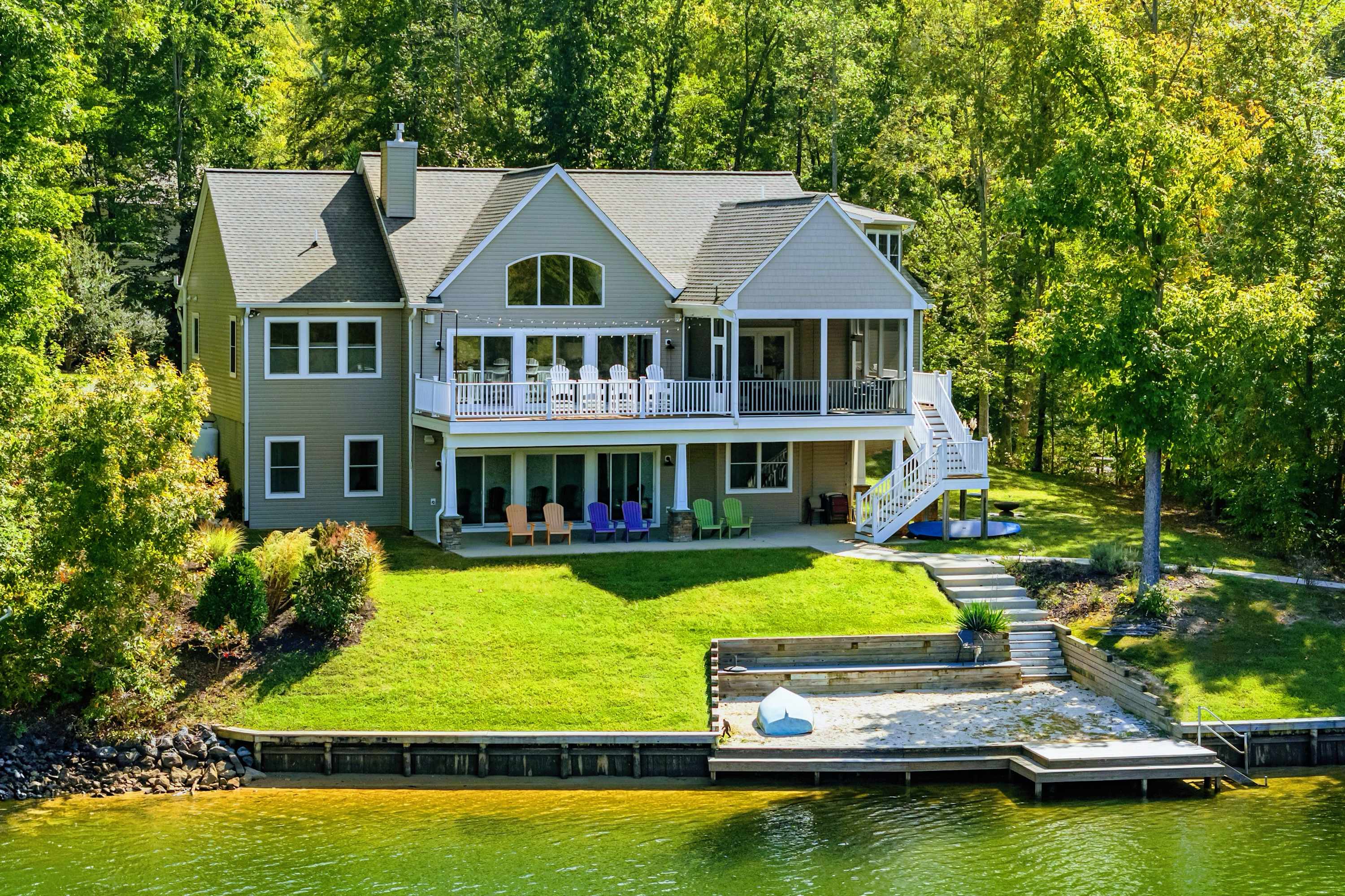Lakefront Luxury - NEW 6BR, Lake Anna, Dock, Games — Bumpass, VA — vacation rental