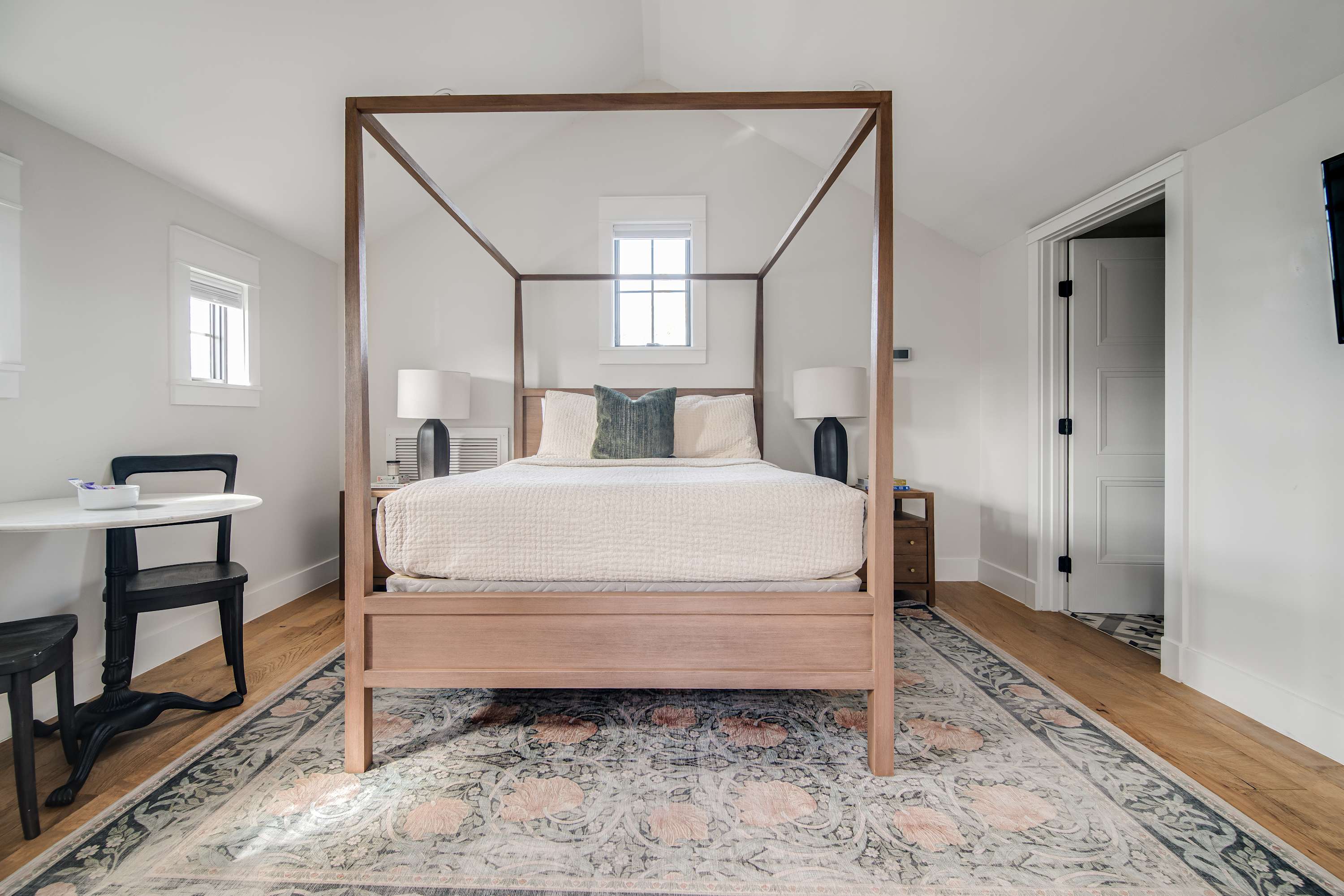 Sunday Haus Loft - Walk to Main Street!! | Photo 2