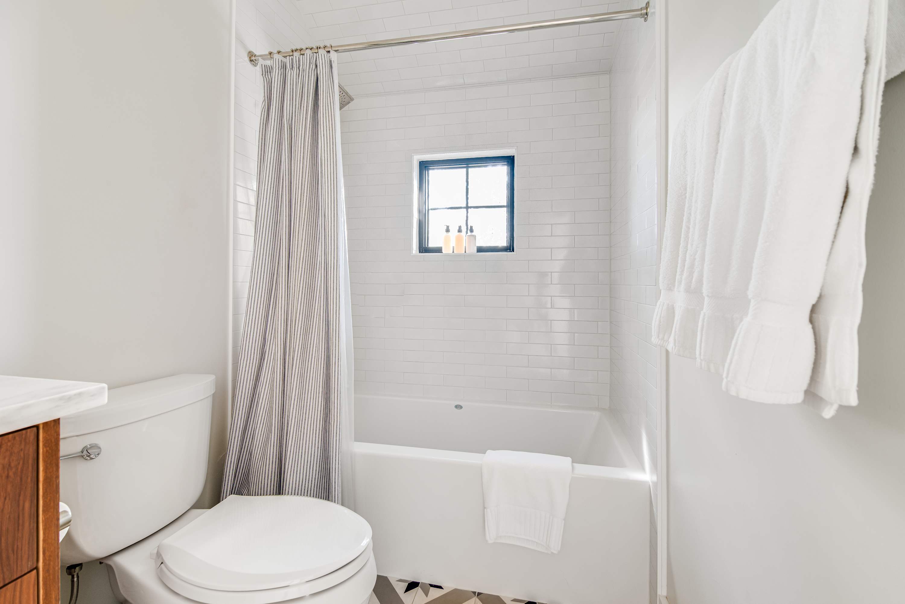 Sunday Haus Loft - Walk to Main Street!! | Photo 9