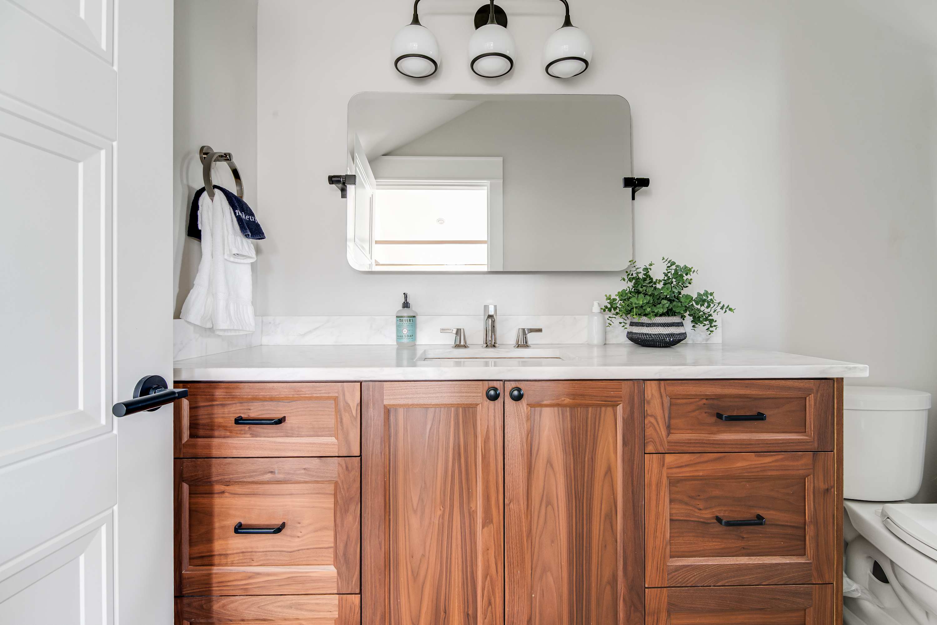 Sunday Haus Loft - Walk to Main Street!! | Photo 10