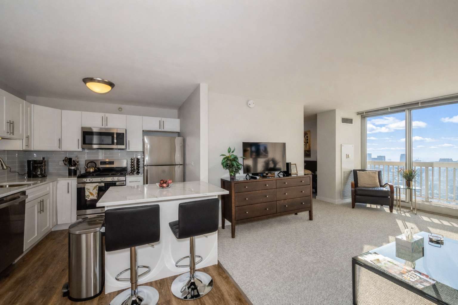 50th Floor Mag Mile Views, Balcony, Pool, Gym — Chicago, IL — vacation rental