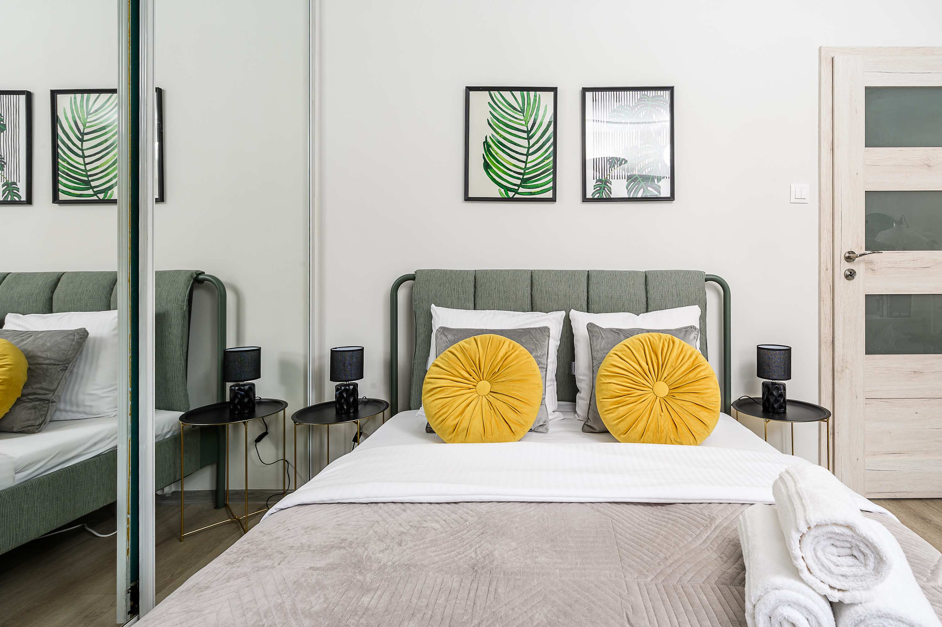 Lumina cozy 3-room apart near the metro station