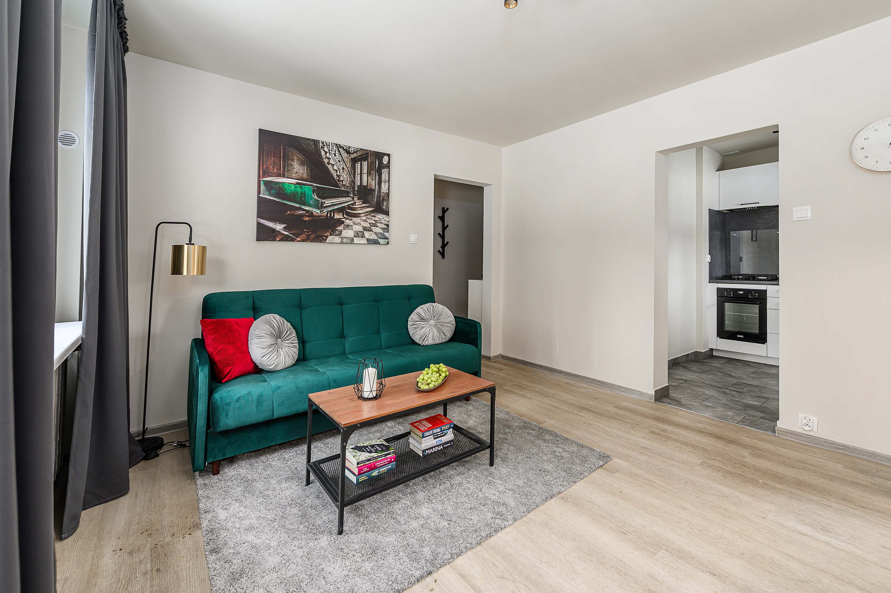 Lumina cozy 3-room apart near the metro station