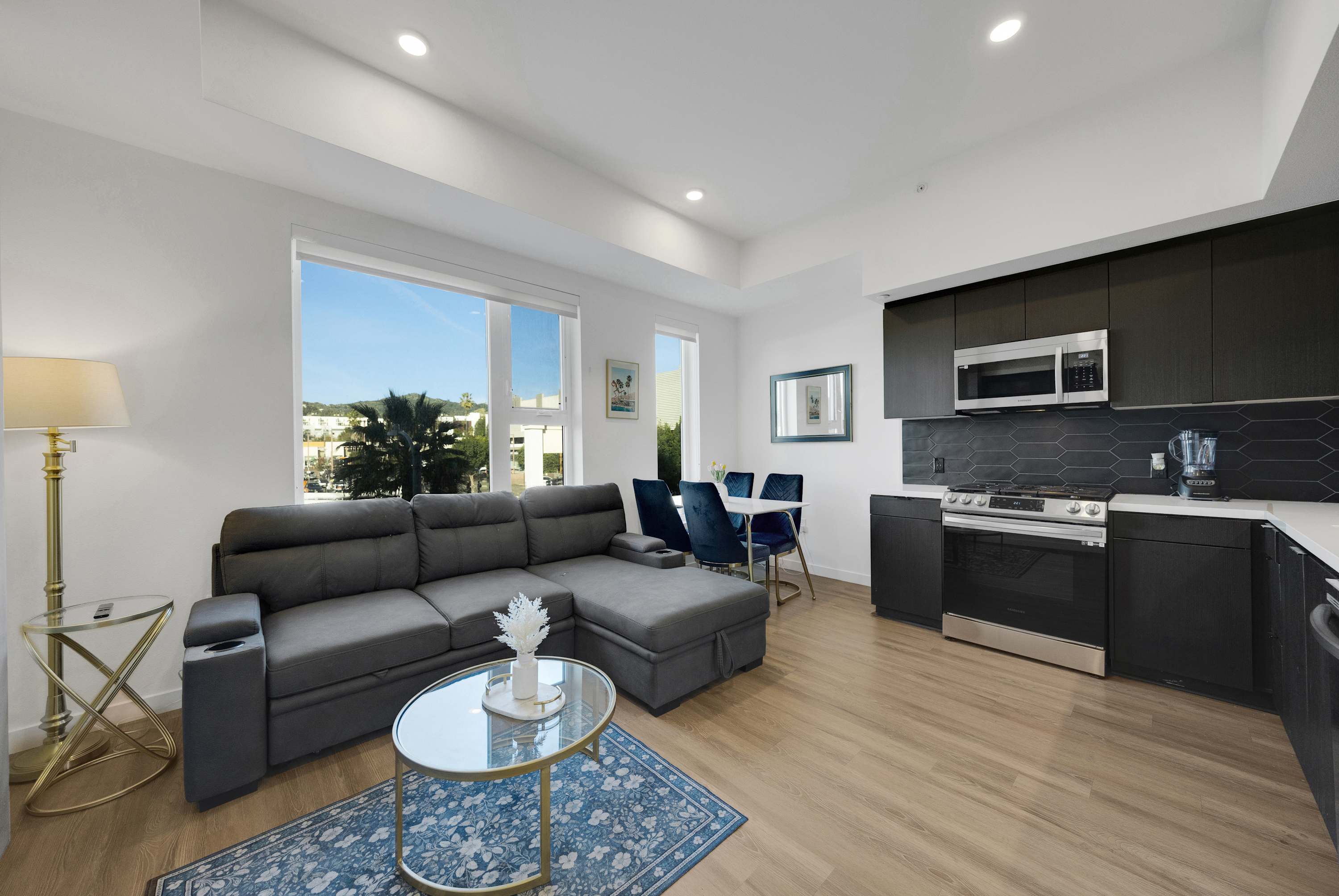 One Lux Stay Hollywood View LA Suites — photo 11 of 17