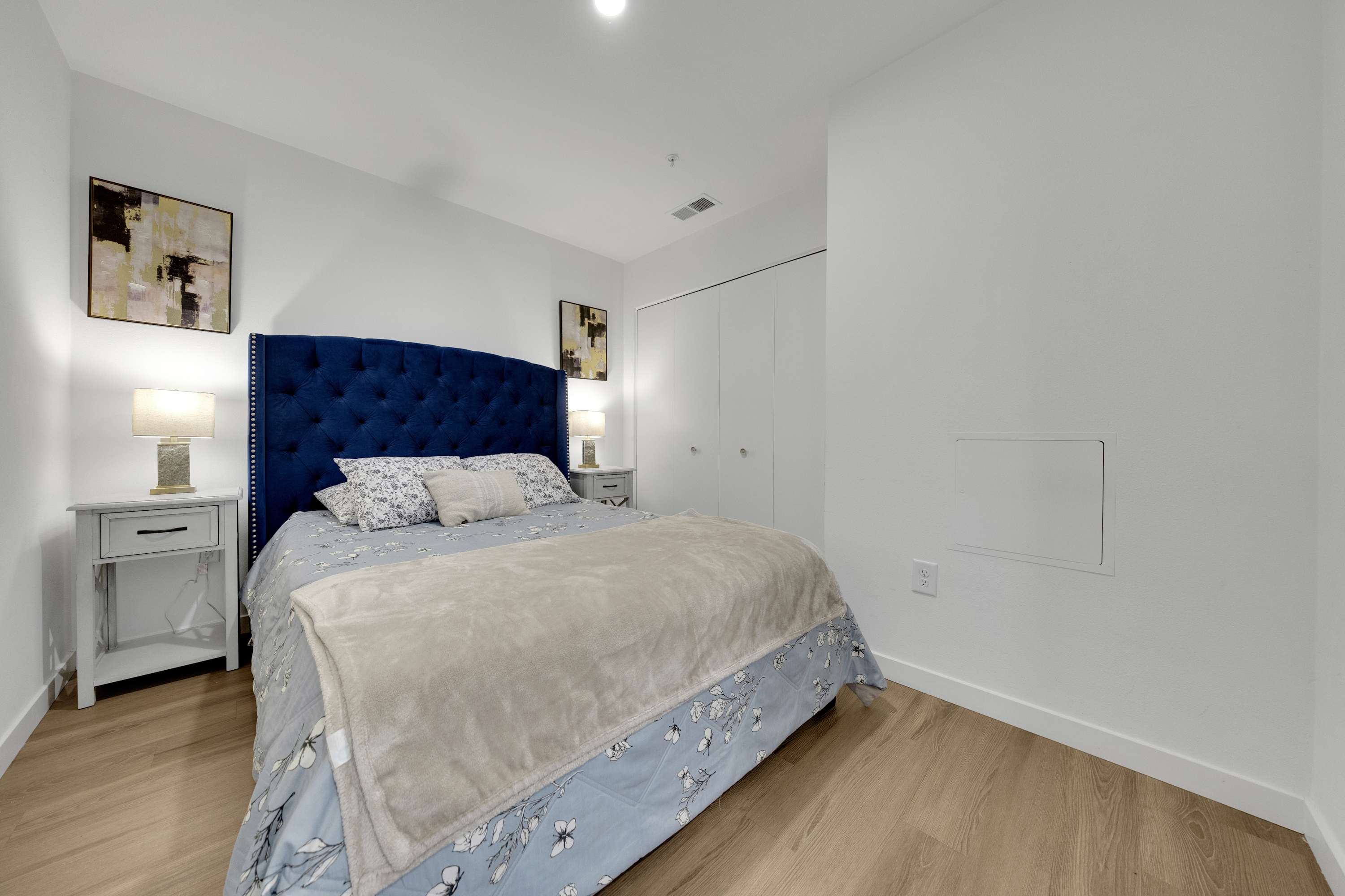 One Lux Stay Hollywood View LA Suites — photo 17 of 17