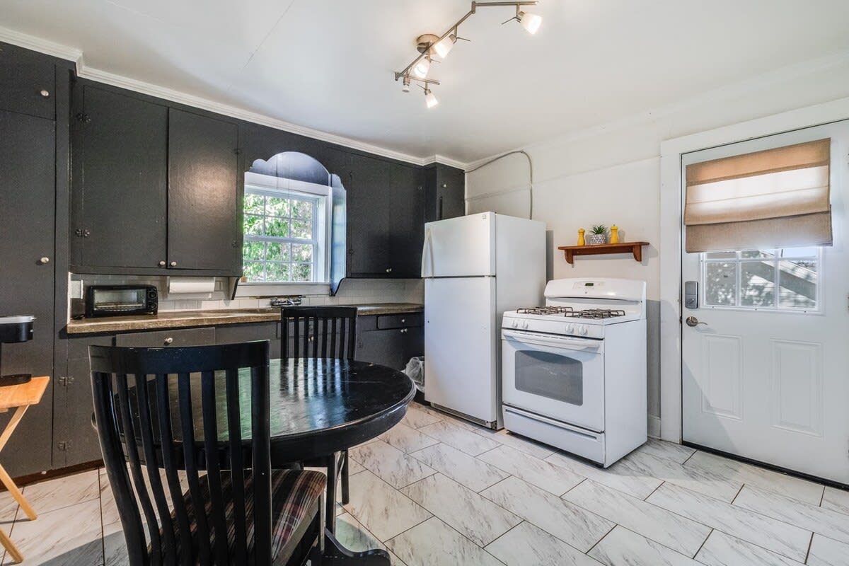 Cozy Private Room in Shared Home Near Downtown