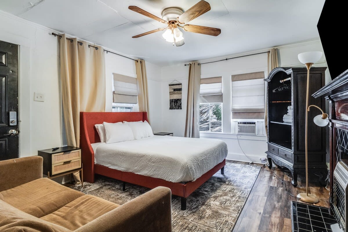Comfortable 3BR Home Near Downtown