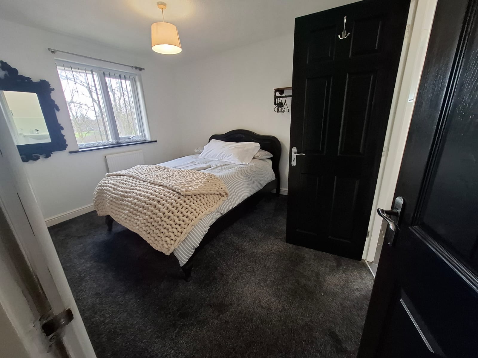 Foxley: Contractor 4-bed with parking & WIFI by Hosterooo