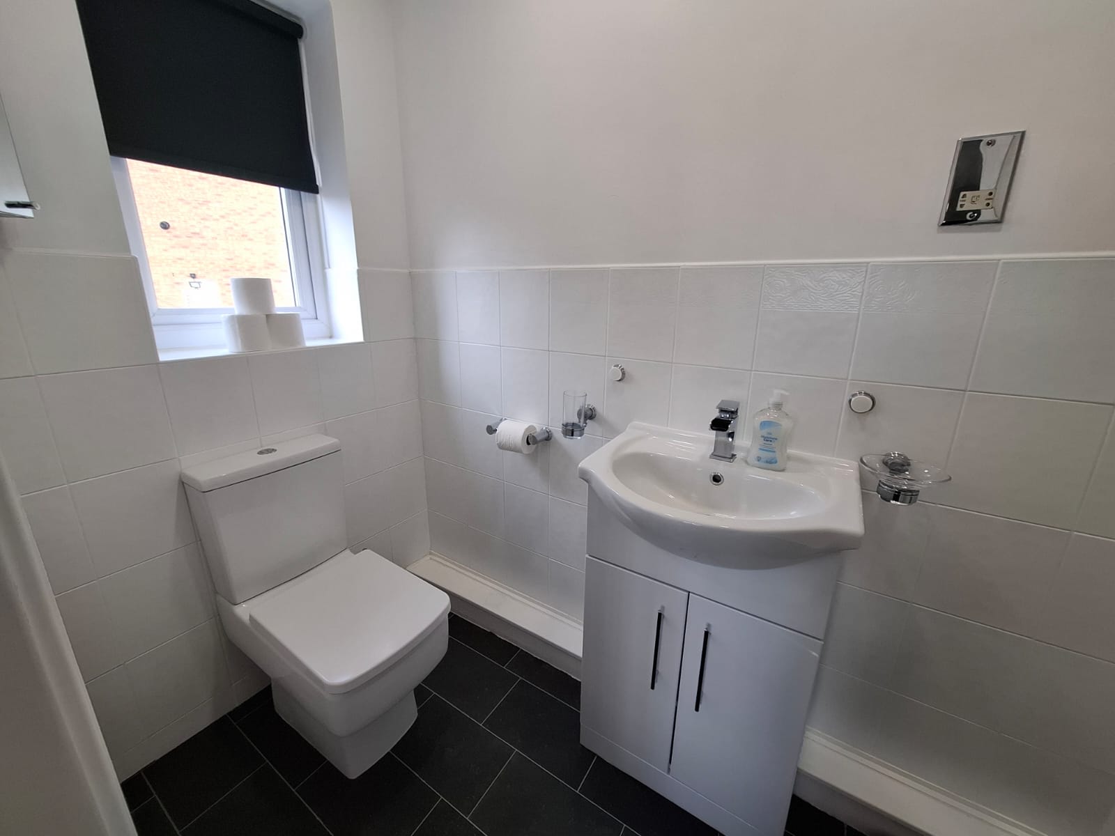 Foxley: Contractor 4-bed with parking & WIFI by Hosterooo