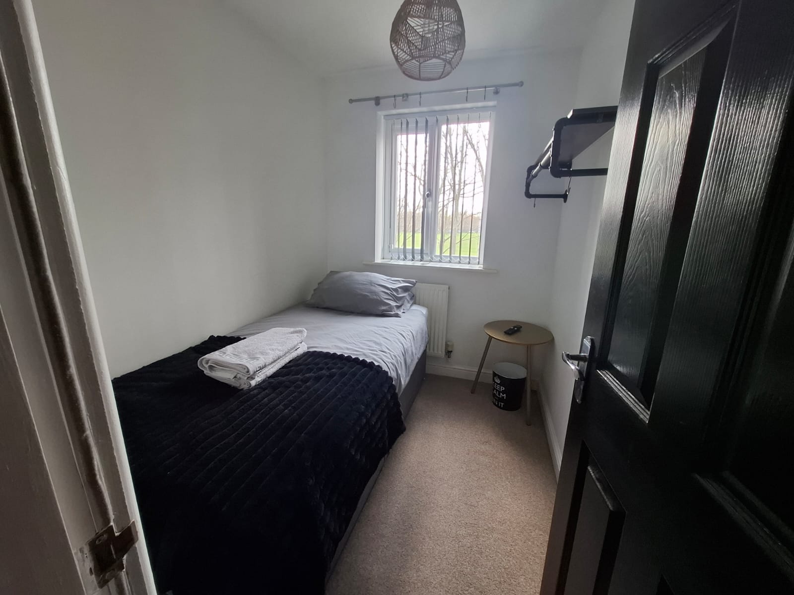 Foxley: Contractor 4-bed with parking & WIFI by Hosterooo