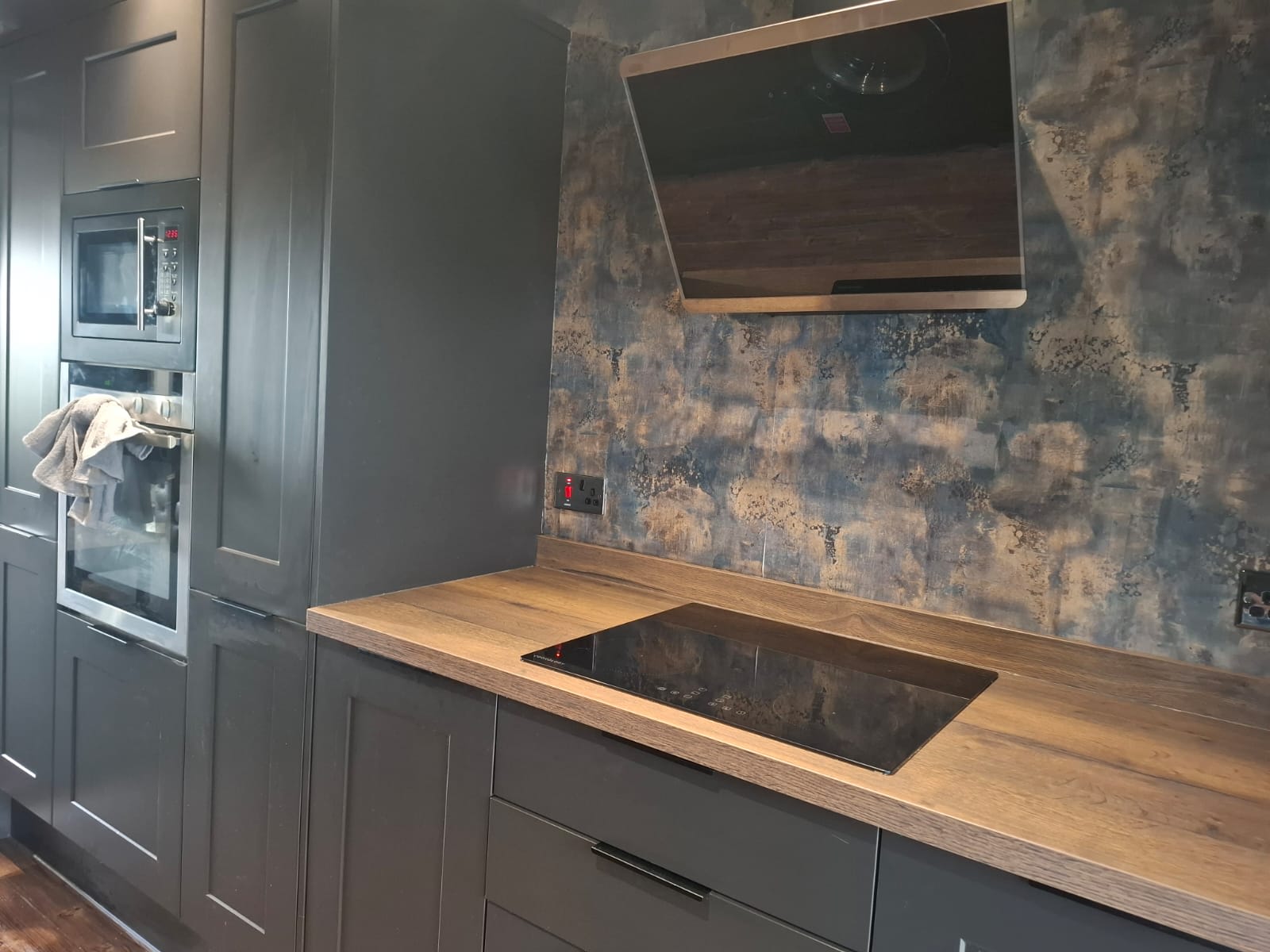 Foxley: Contractor 4-bed with parking & WIFI by Hosterooo