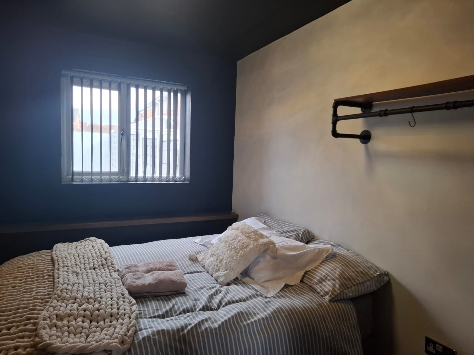 Foxley: Contractor 4-bed with parking & WIFI by Hosterooo