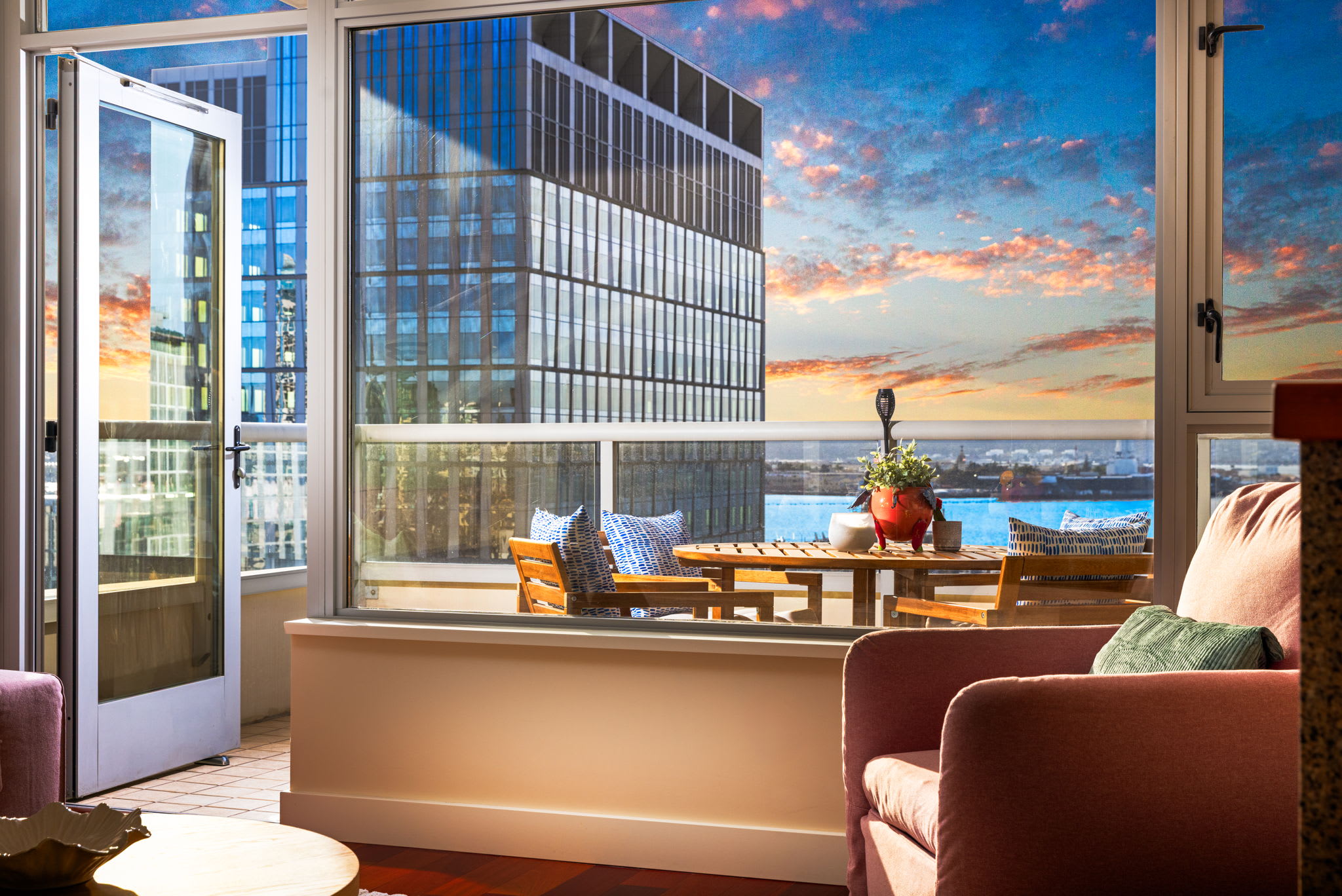 Electra Building 2bed - Views, Pool, Sauna, Spa — San Diego, CA — vacation rental