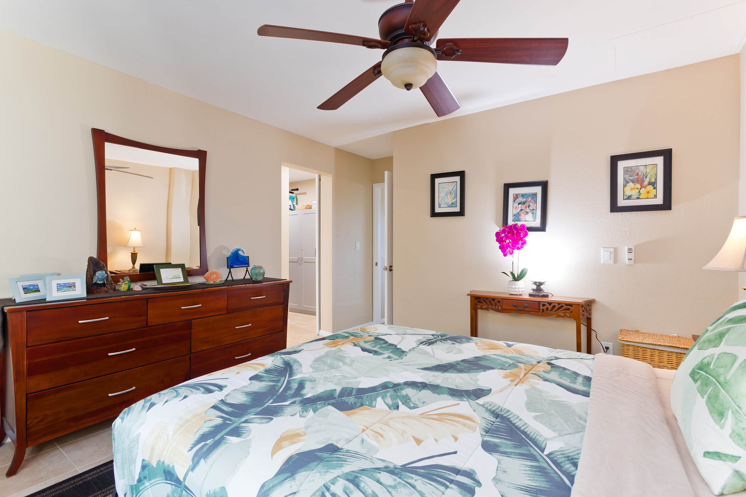 Queen bed with dresser drawers