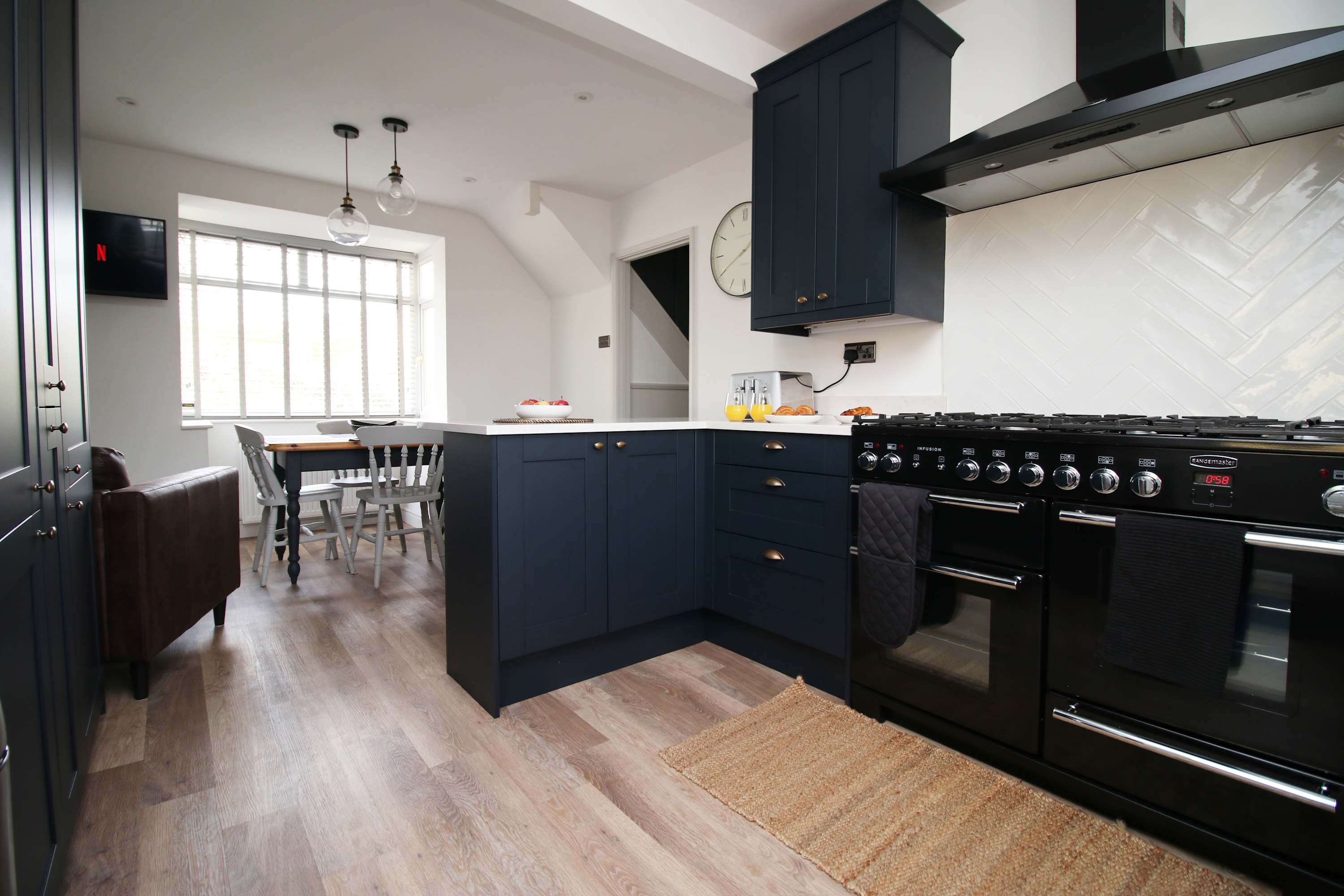 Stylish 3 Bed Home In Bath - Private Parking, WiFi