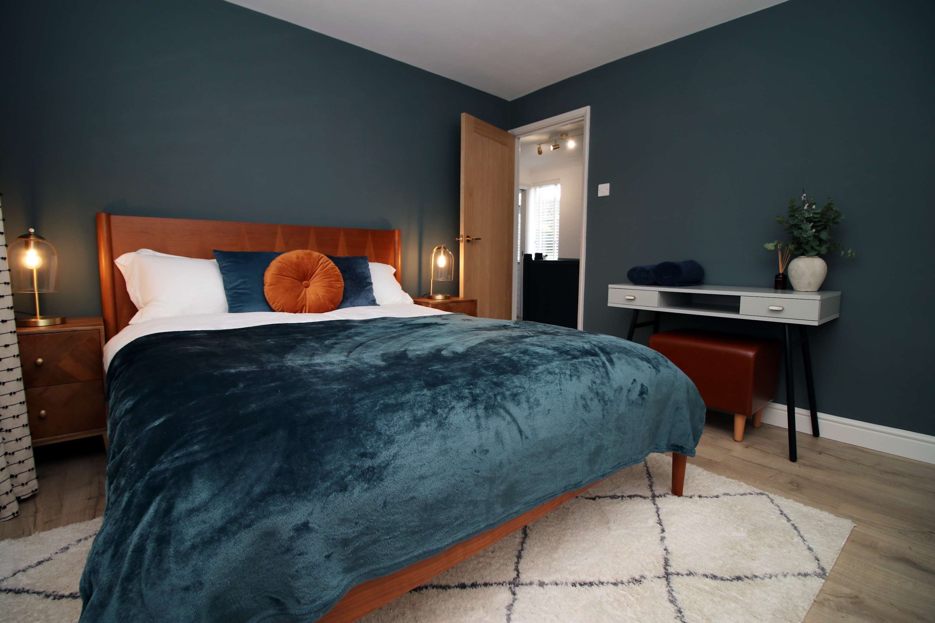 Stylish 3 Bed Home In Bath - Private Parking, WiFi