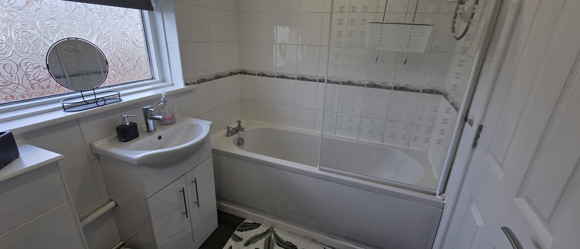 The Glen: Contractor Haven | Fast Wi‑Fi | Easy Parking –  by Hosterooo