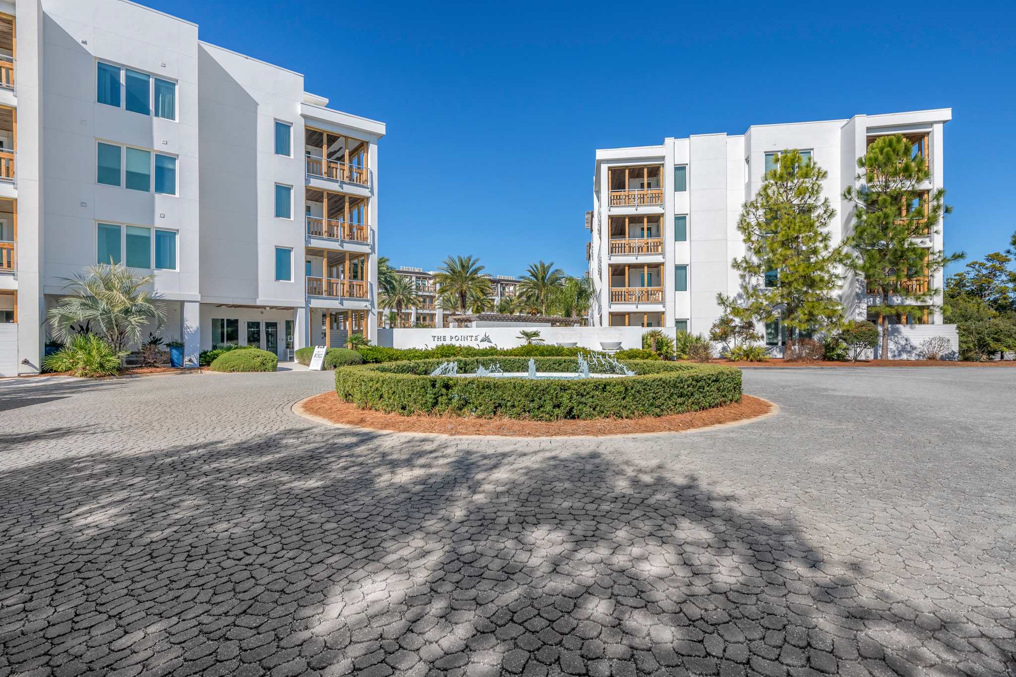 Heated Pool, Bikes, Easy Beach Access