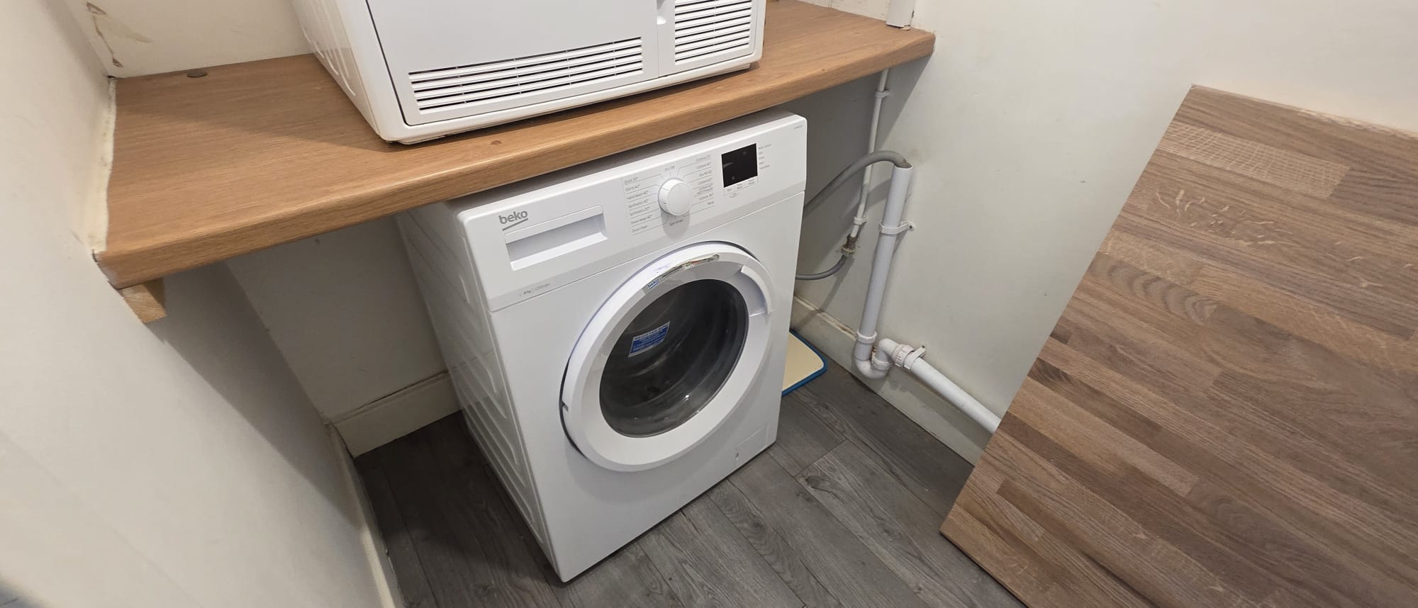 The Calvers: Contractor-ready 4-bed house – parking, fast WiFi & smart TVs by Hosterooo