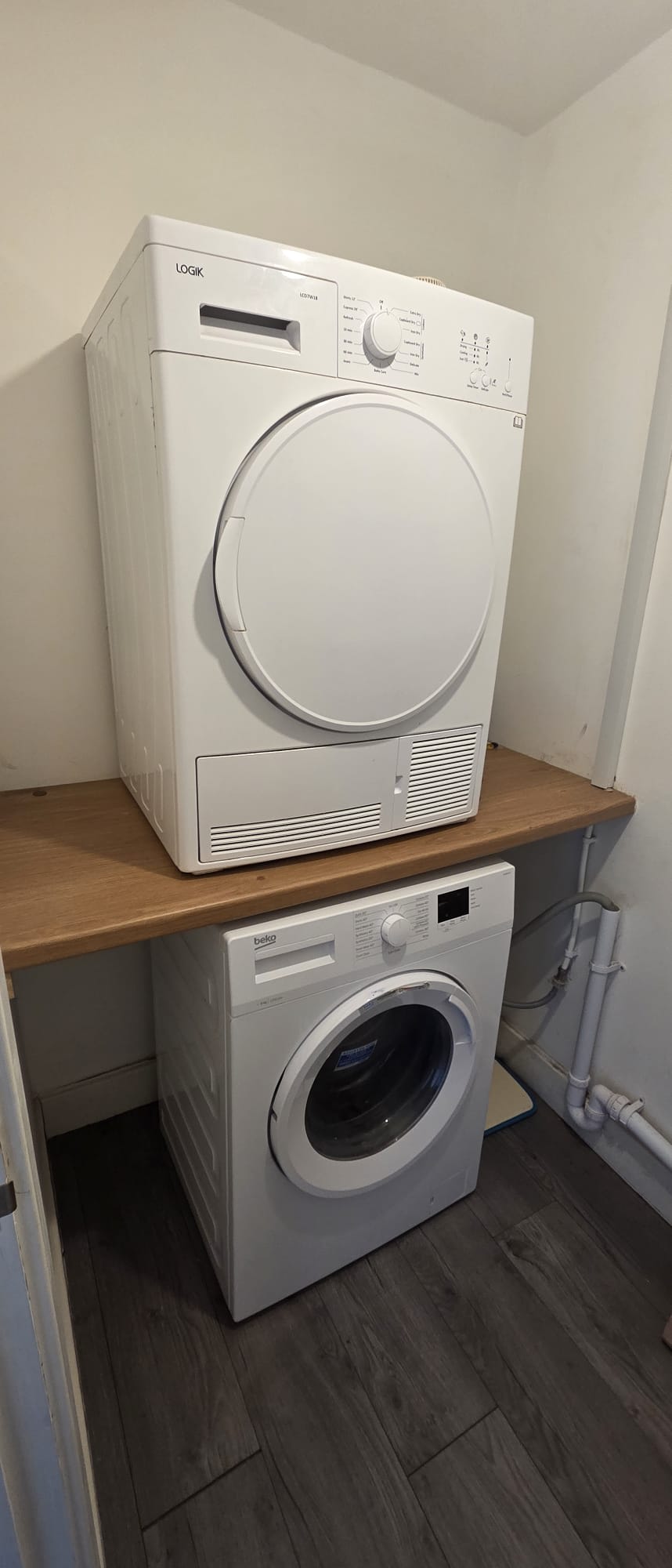 The Calvers: Contractor-ready 4-bed house – parking, fast WiFi & smart TVs by Hosterooo